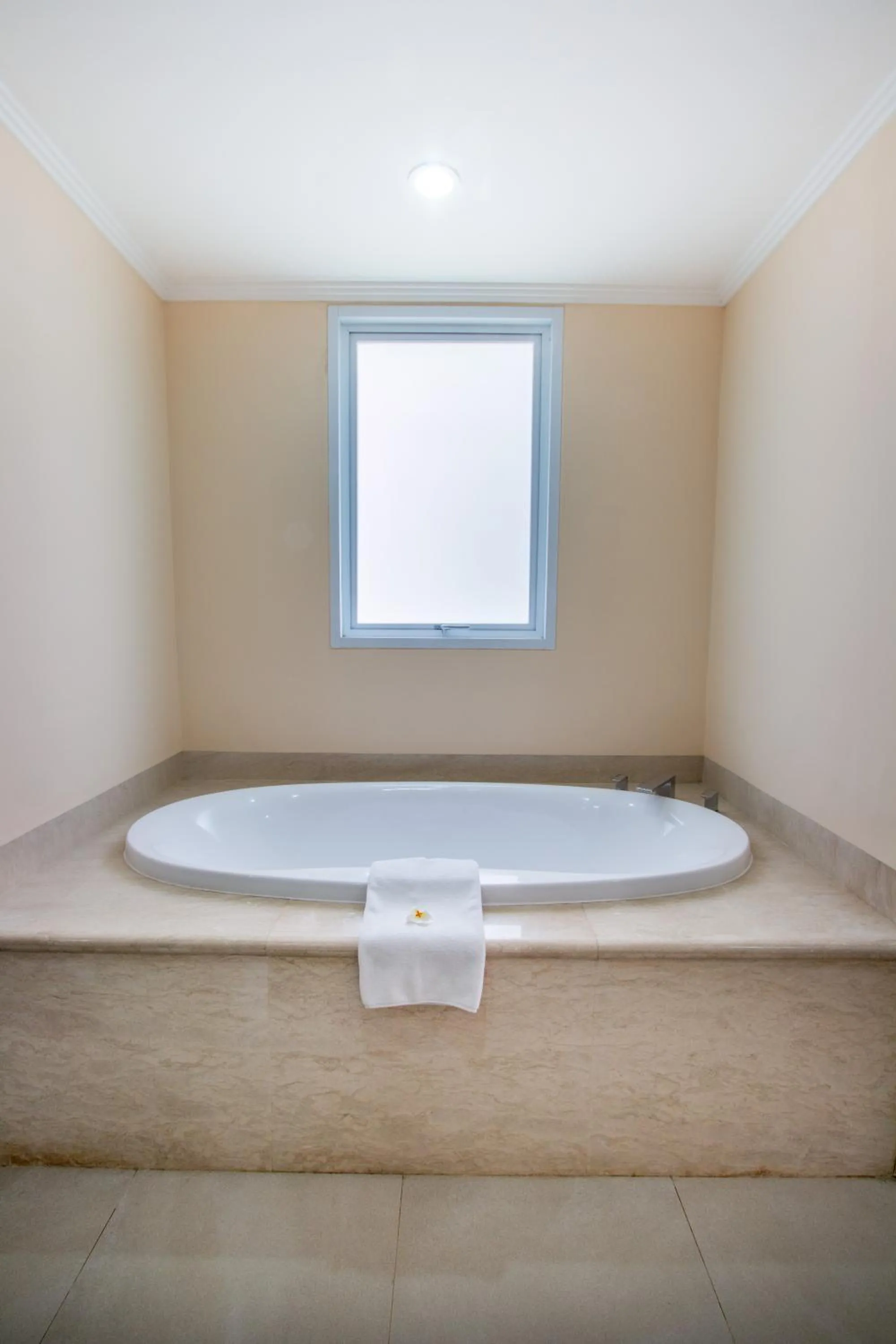 Bathroom in Peninsula Bay Resort
