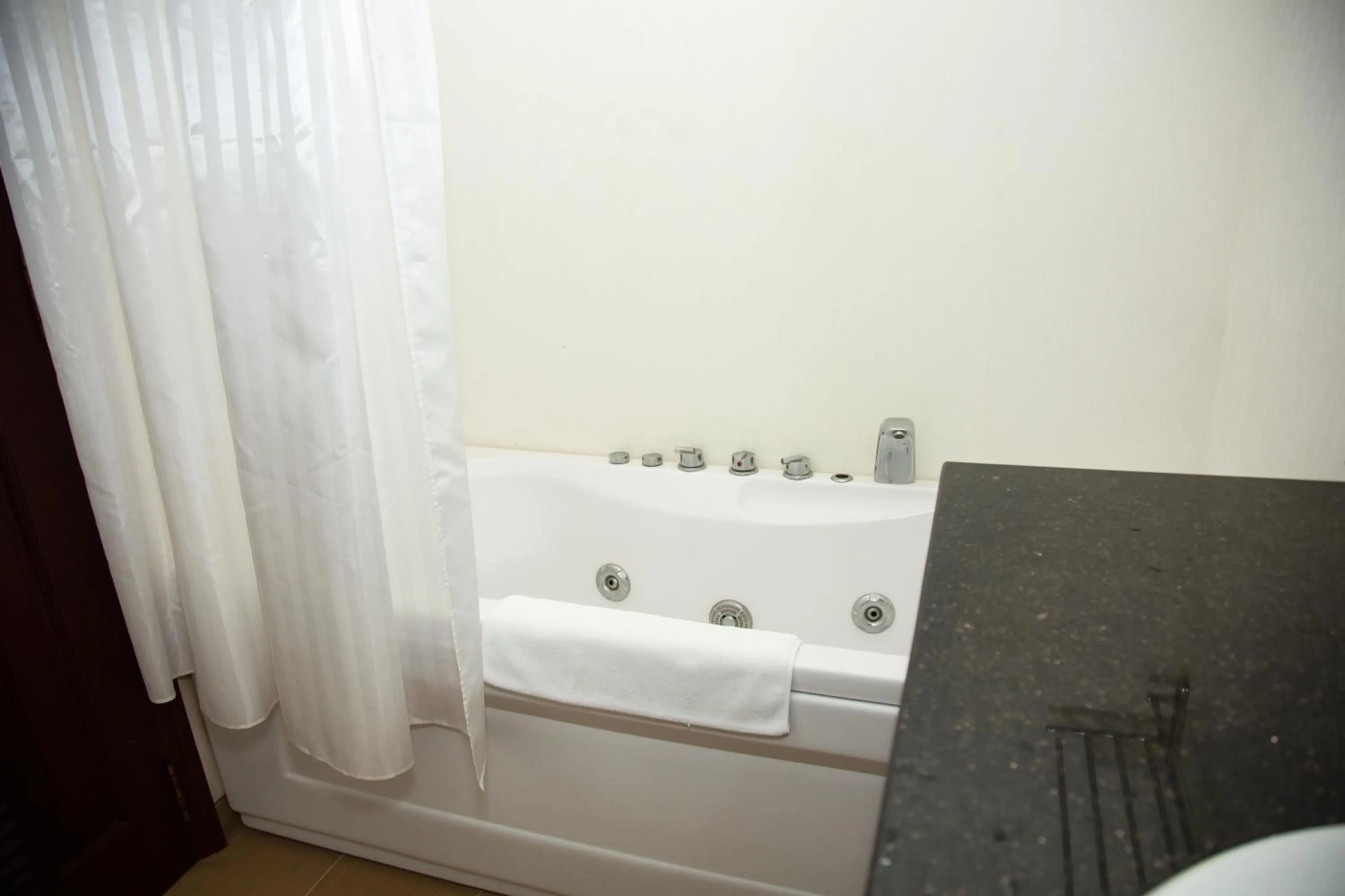 Hai Ba Trung Hotel & Spa