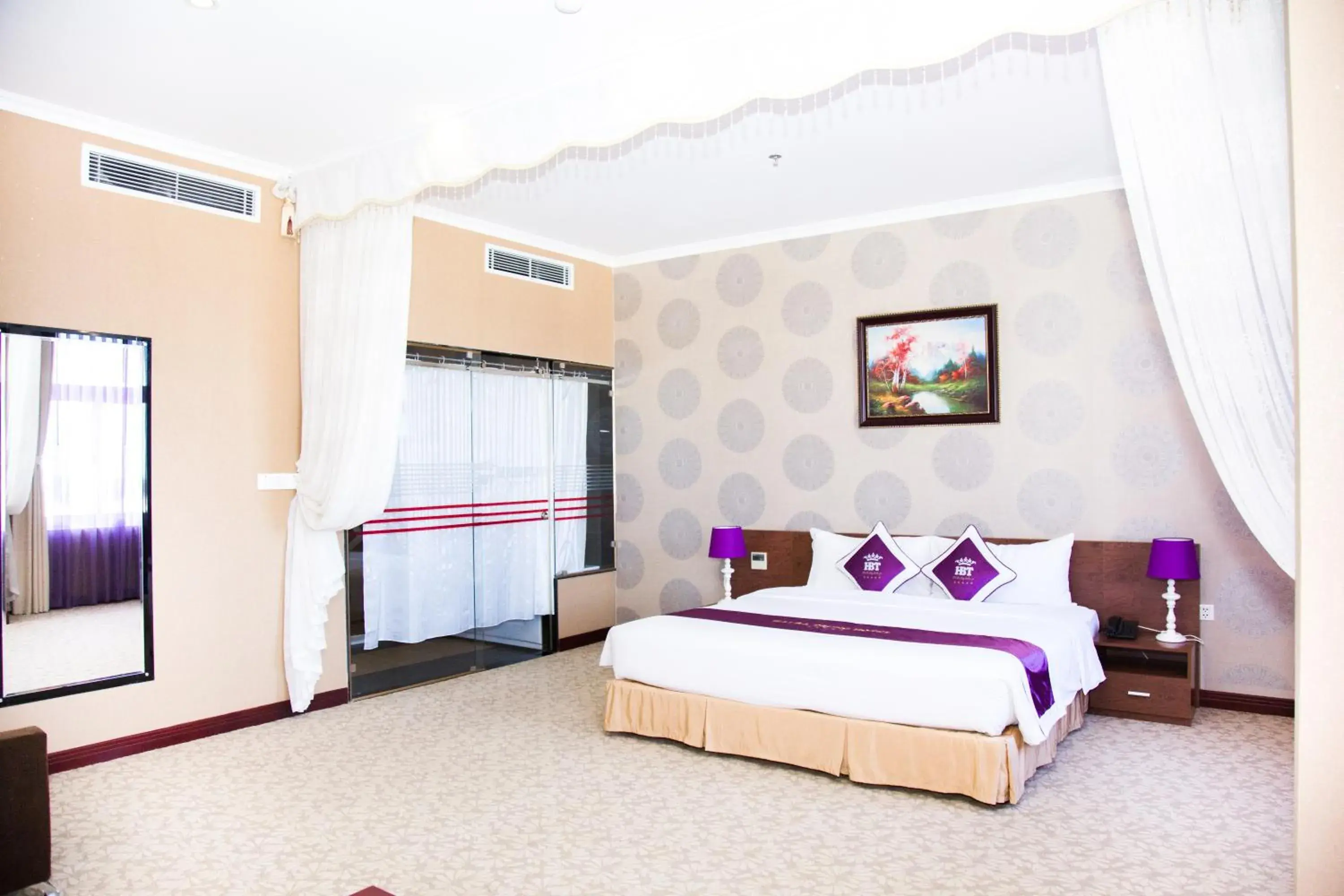 Deluxe Double Room in Hai Ba Trung Hotel & Spa Deluxe Double Room in Hai Ba Trung Hotel & Spa