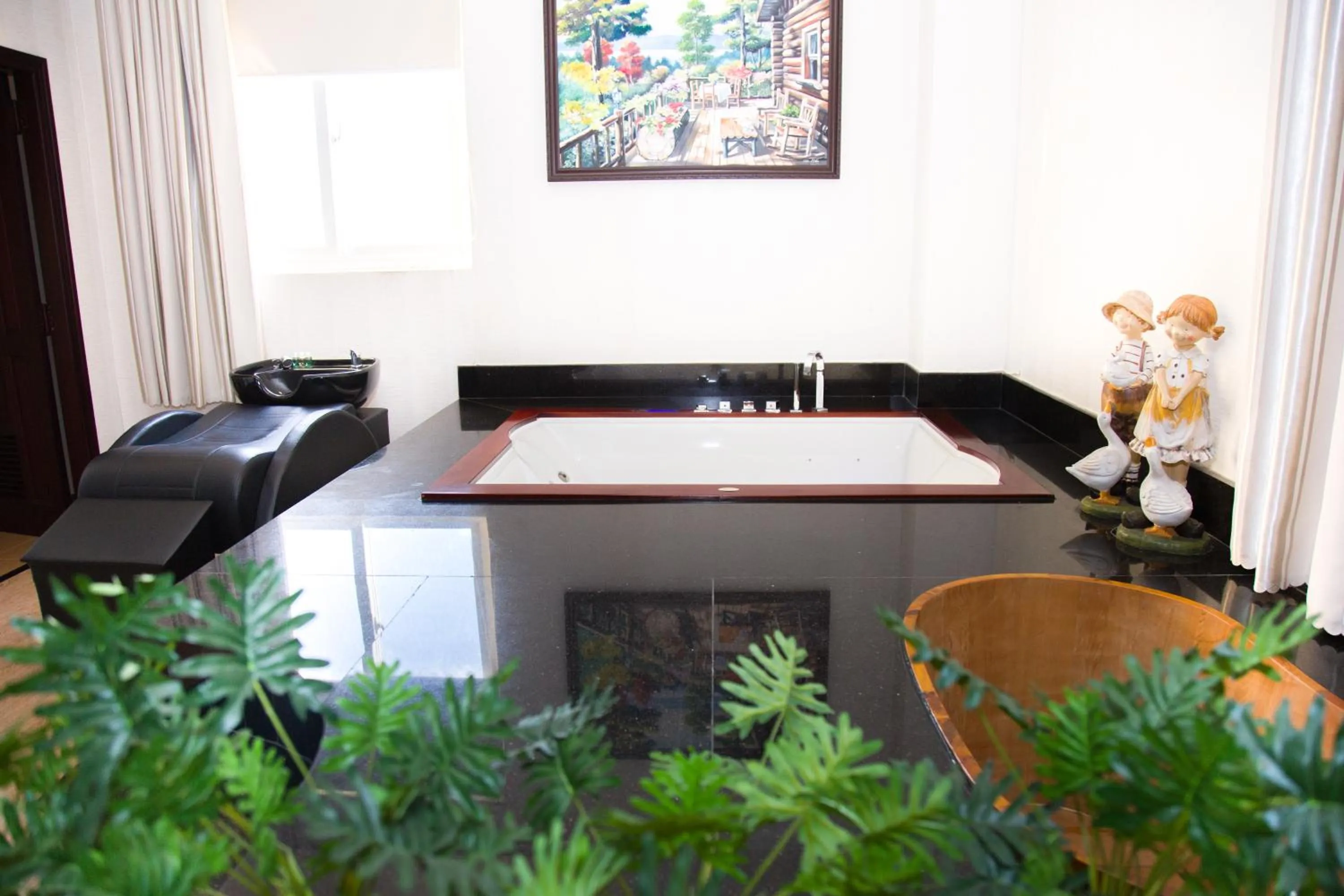 Hai Ba Trung Hotel & Spa