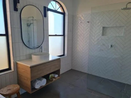 Bathroom in Tuileries at De Bortoli Rutherglen