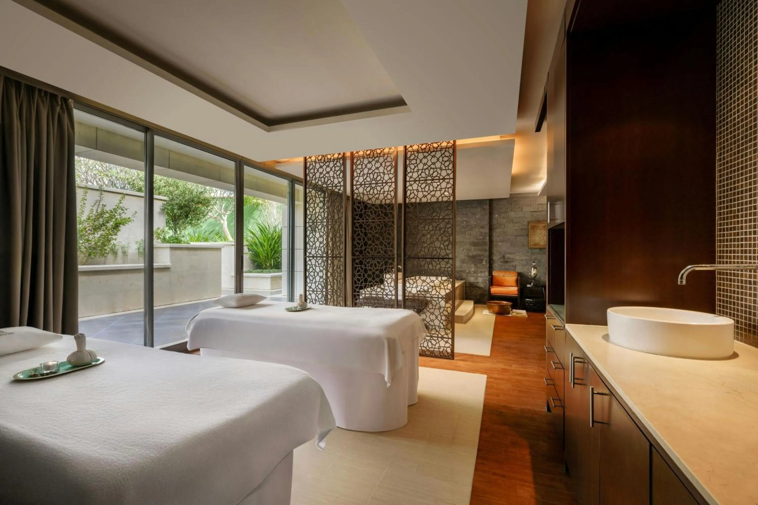 Spa and wellness centre/facilities, Bed in JW Marriott Marquis City Center Doha