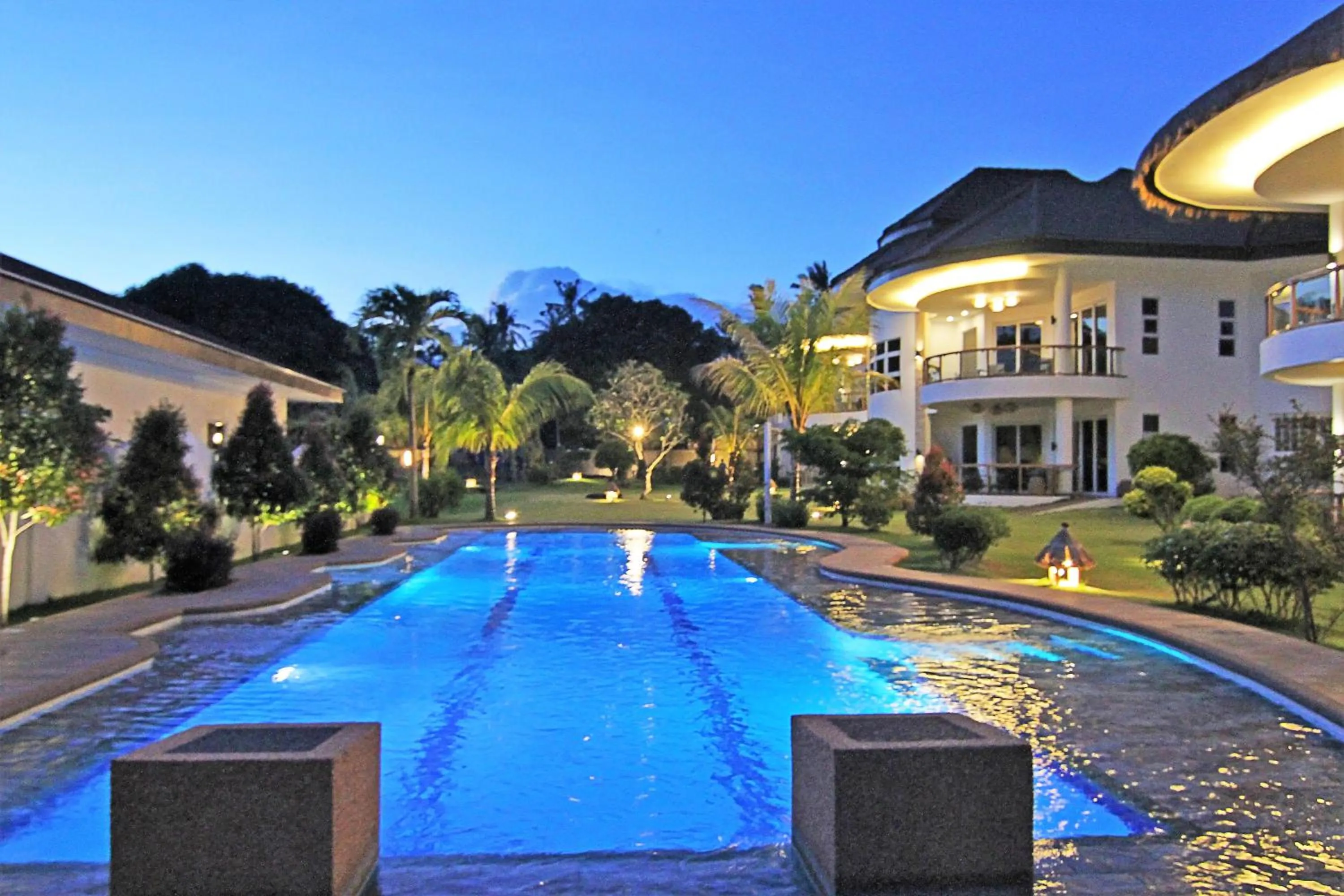 Swimming pool in Vida Homes Condo Resort