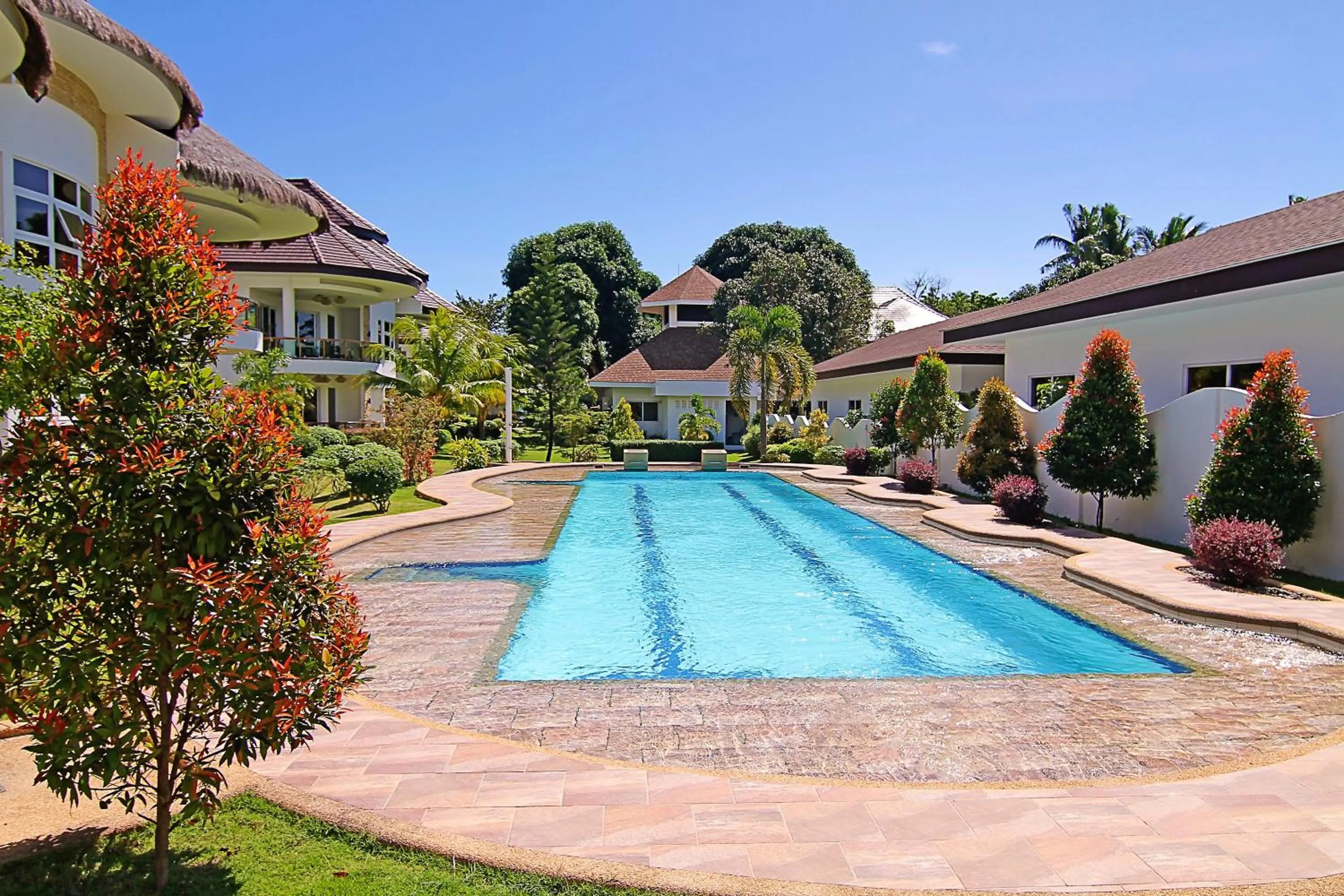 Swimming pool in Vida Homes Condo Resort