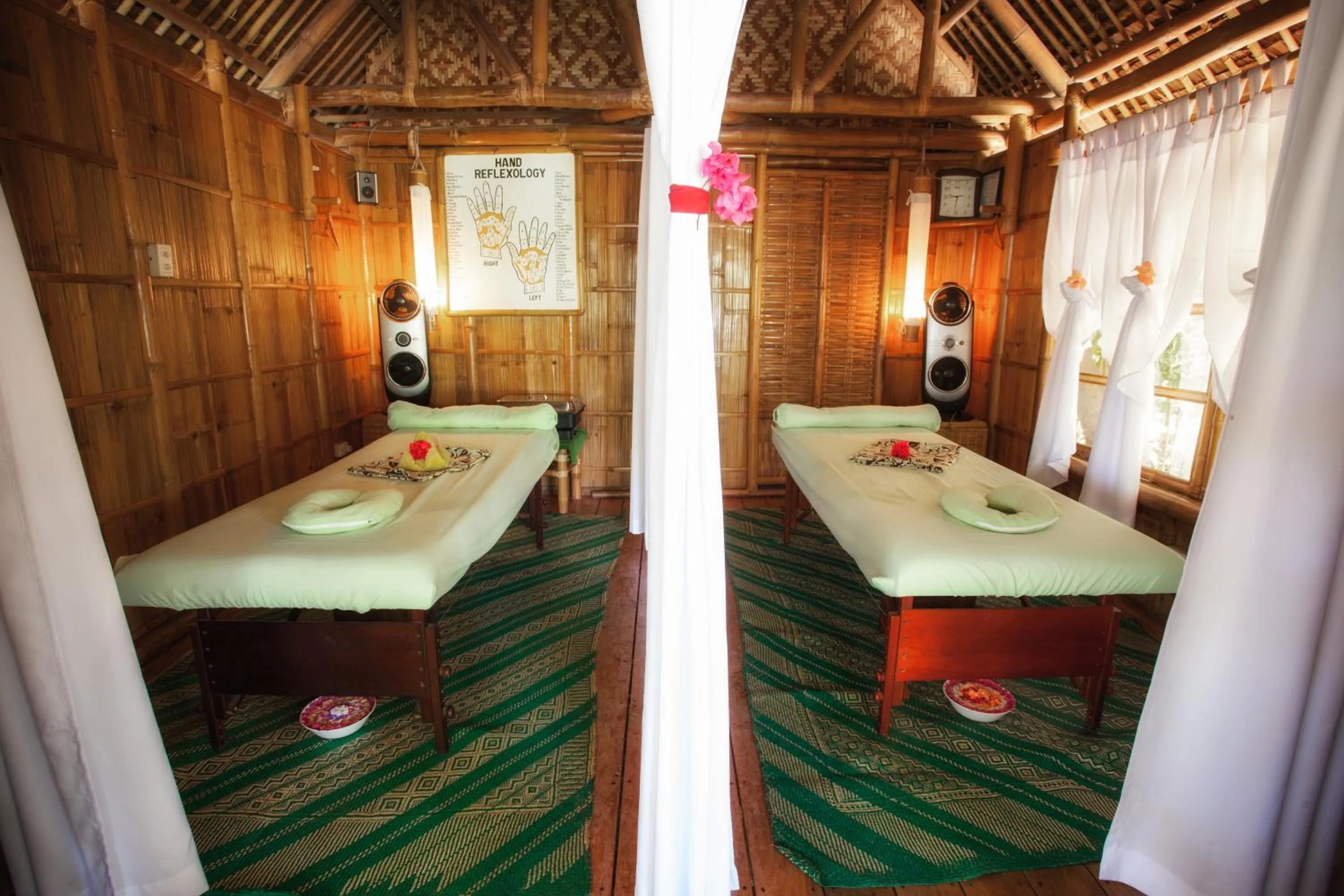 Massage, Bed in Vida Homes Condo Resort