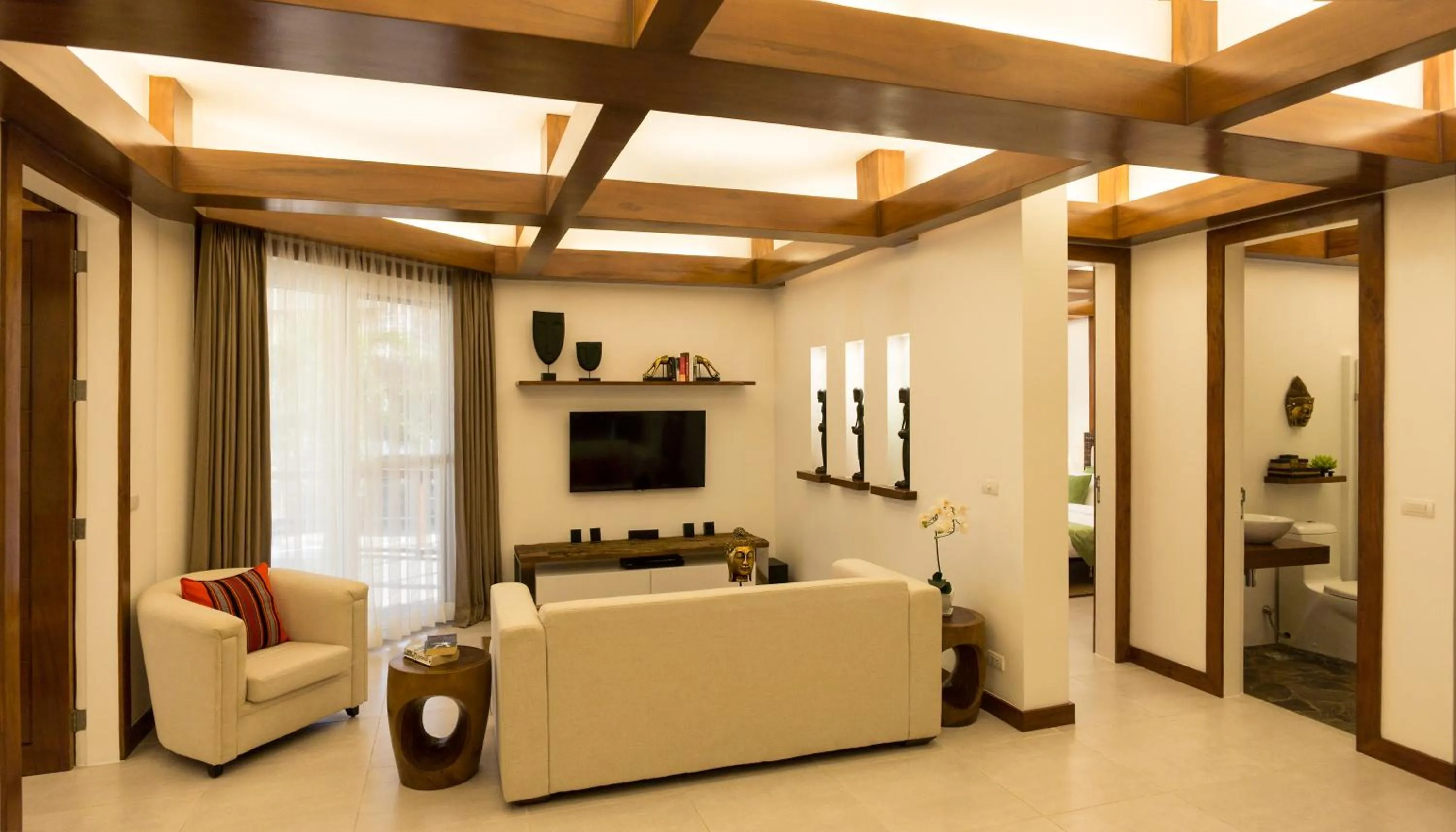 TV and multimedia in Vida Homes Condo Resort