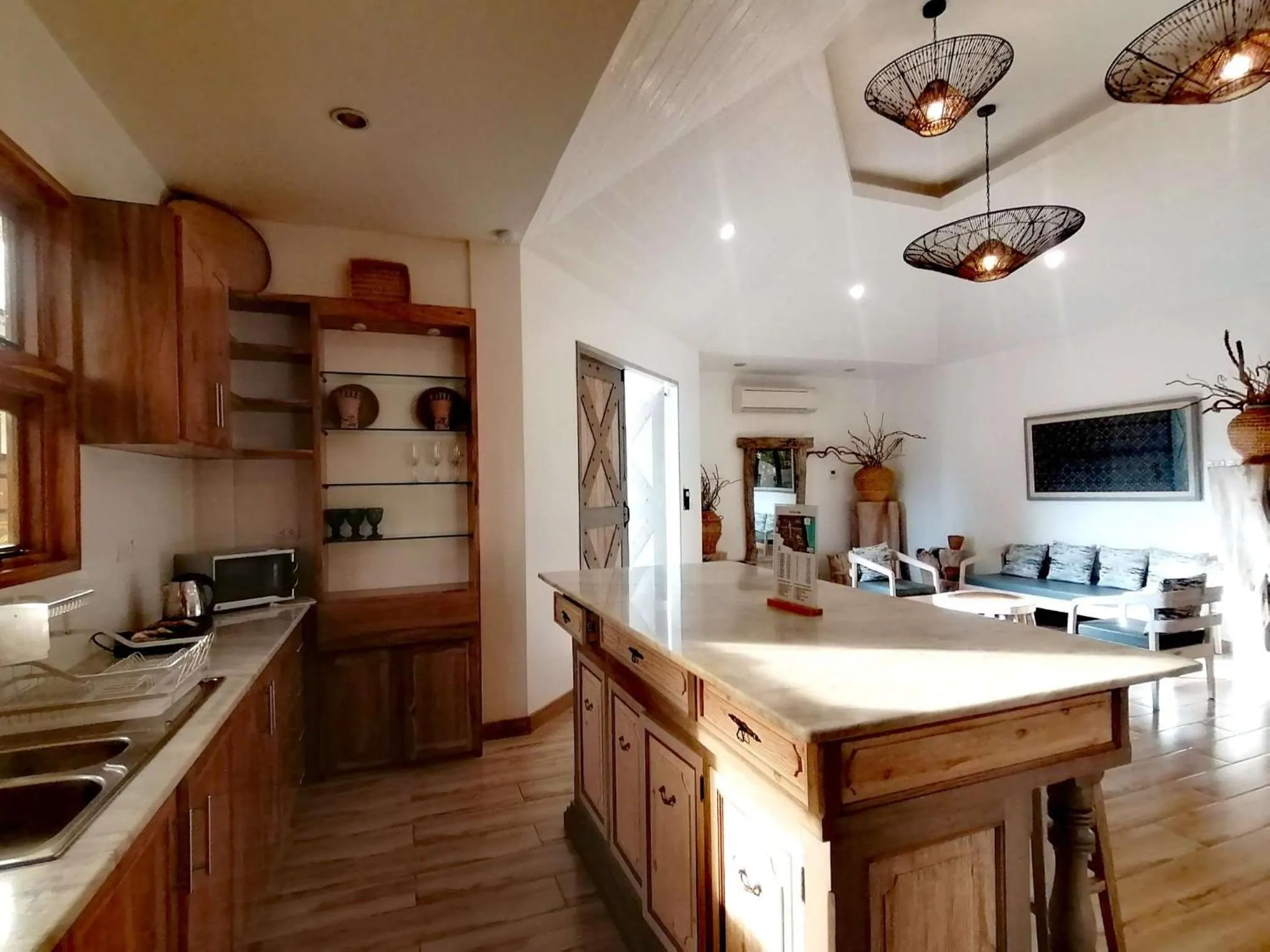 Kitchen or kitchenette in Vida Homes Condo Resort