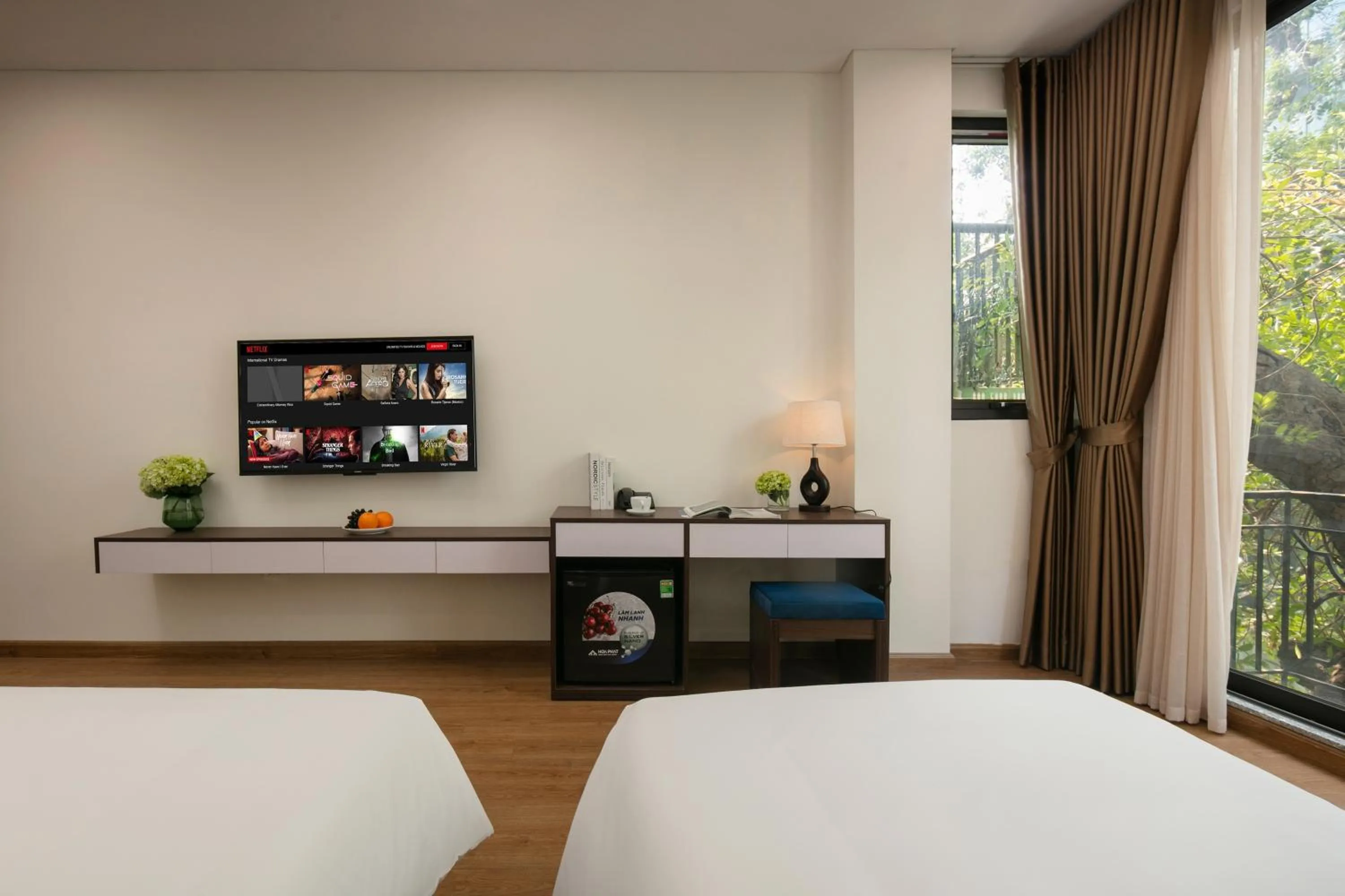 TV and multimedia, Bed in Queen Cafe Hotel