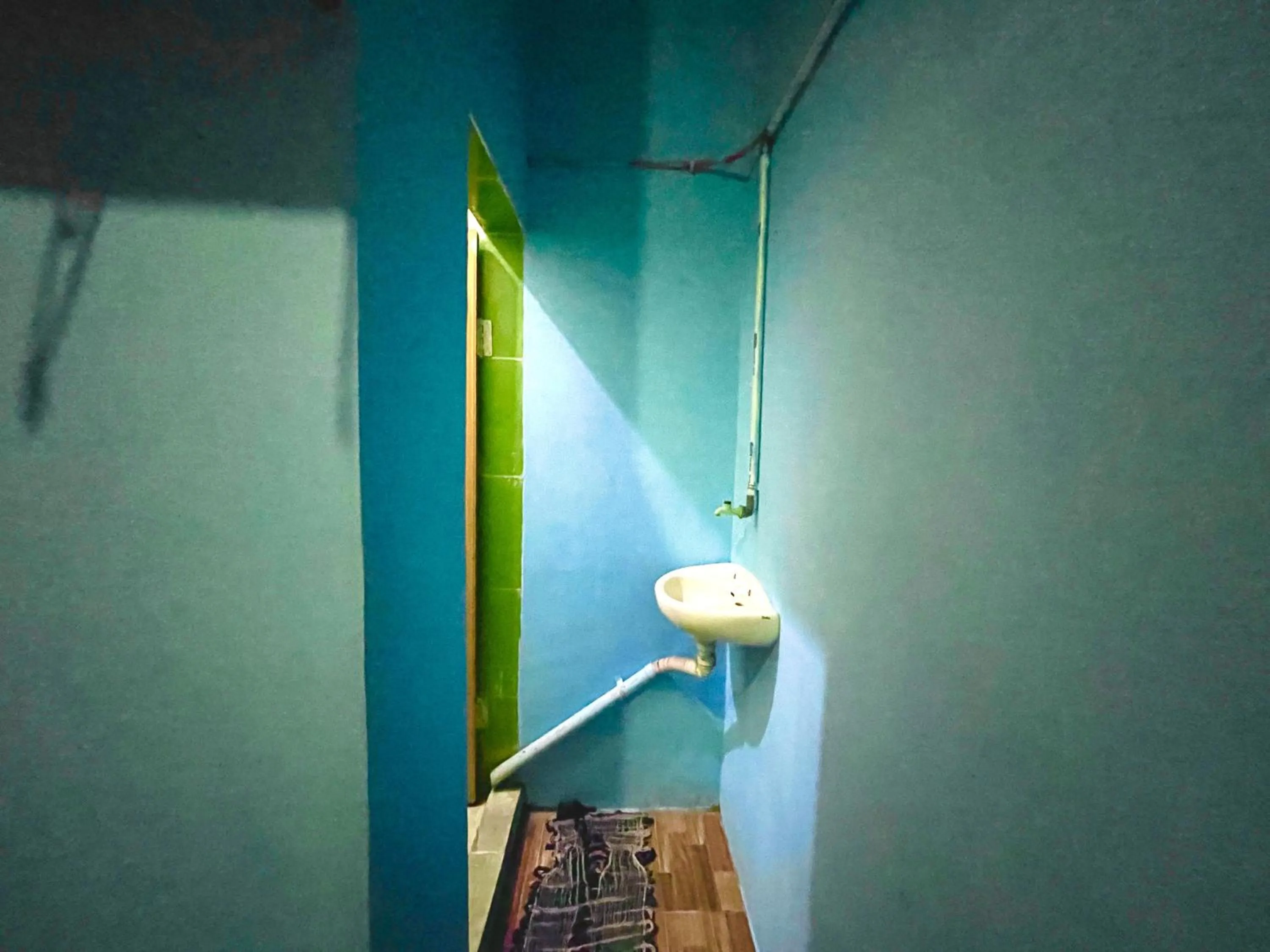 Toilet in Faster Inn 2