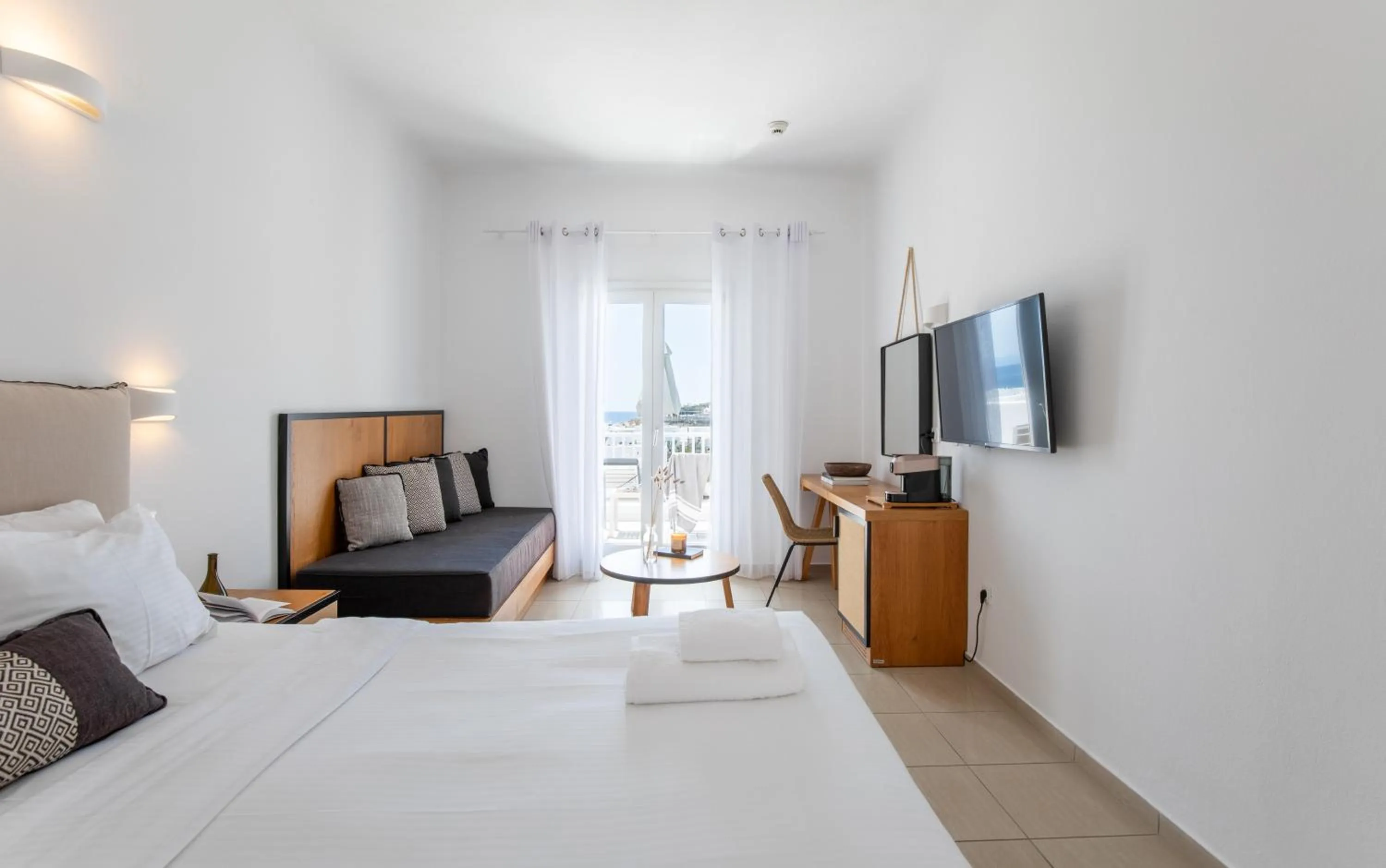 Photo of the whole room, Bed in The George Hotel Mykonos