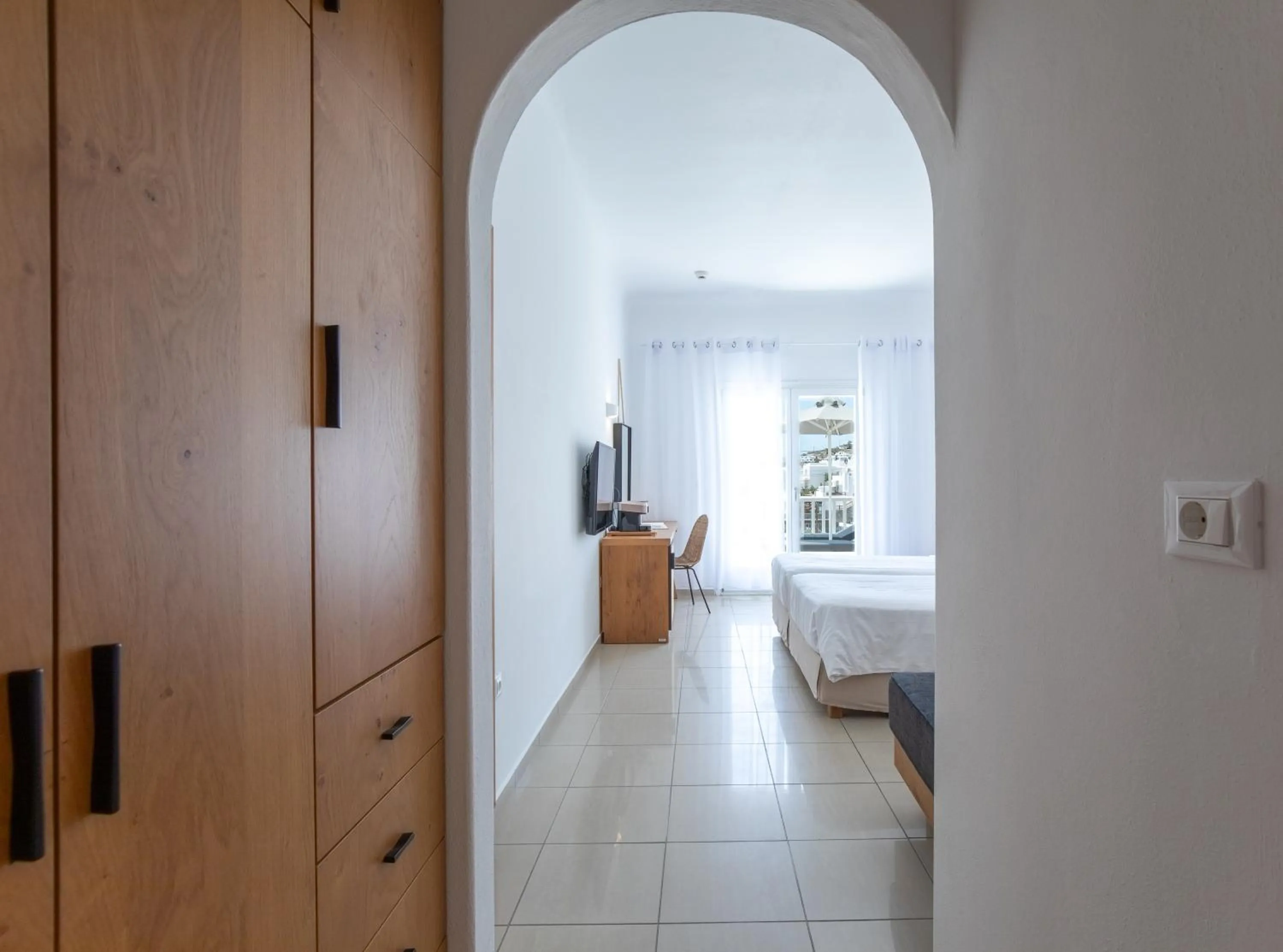 wardrobe, Bed in The George Hotel Mykonos