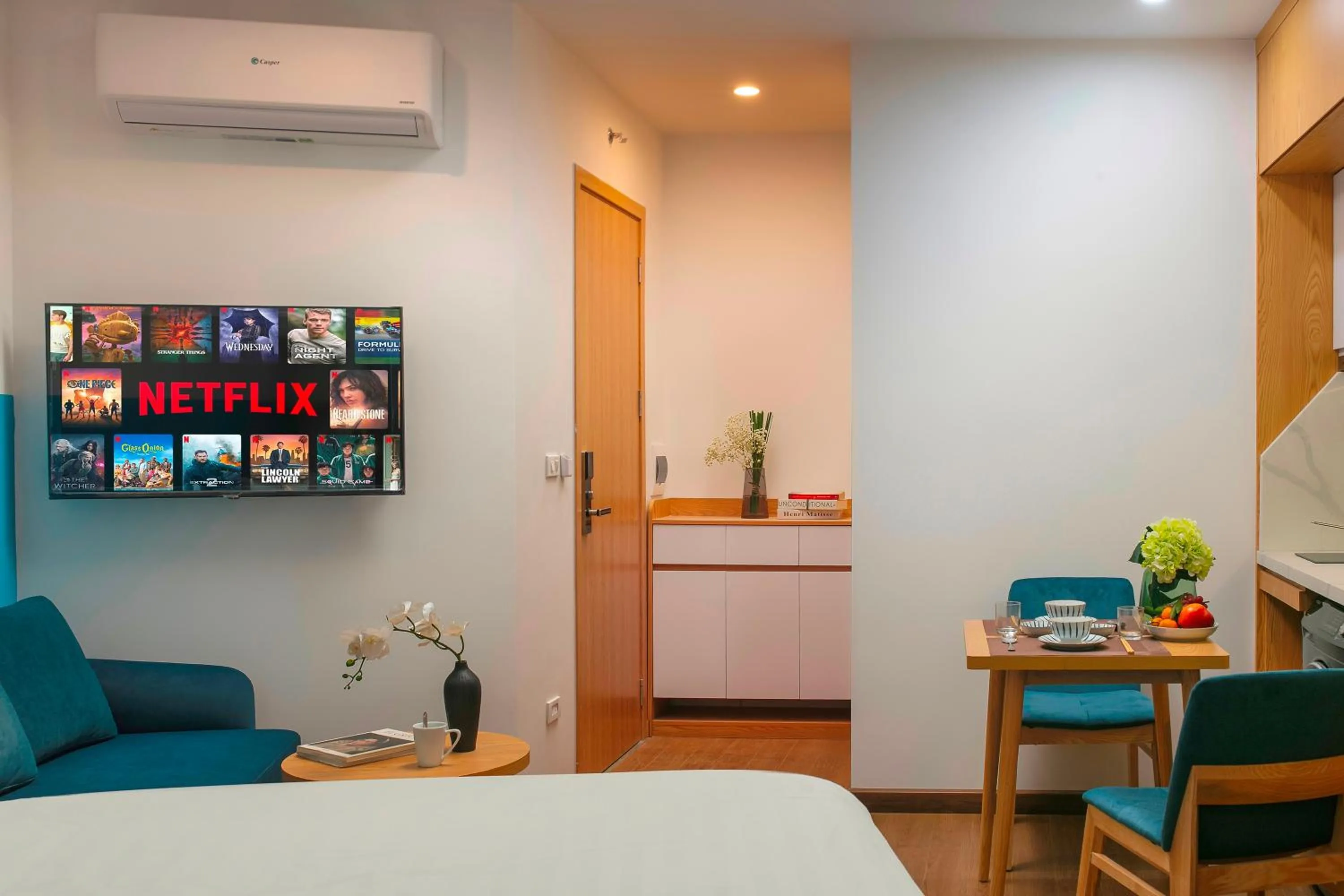 Dining area, Bed in Westlake Pearl Apartment - Hotel & Pearl Spa