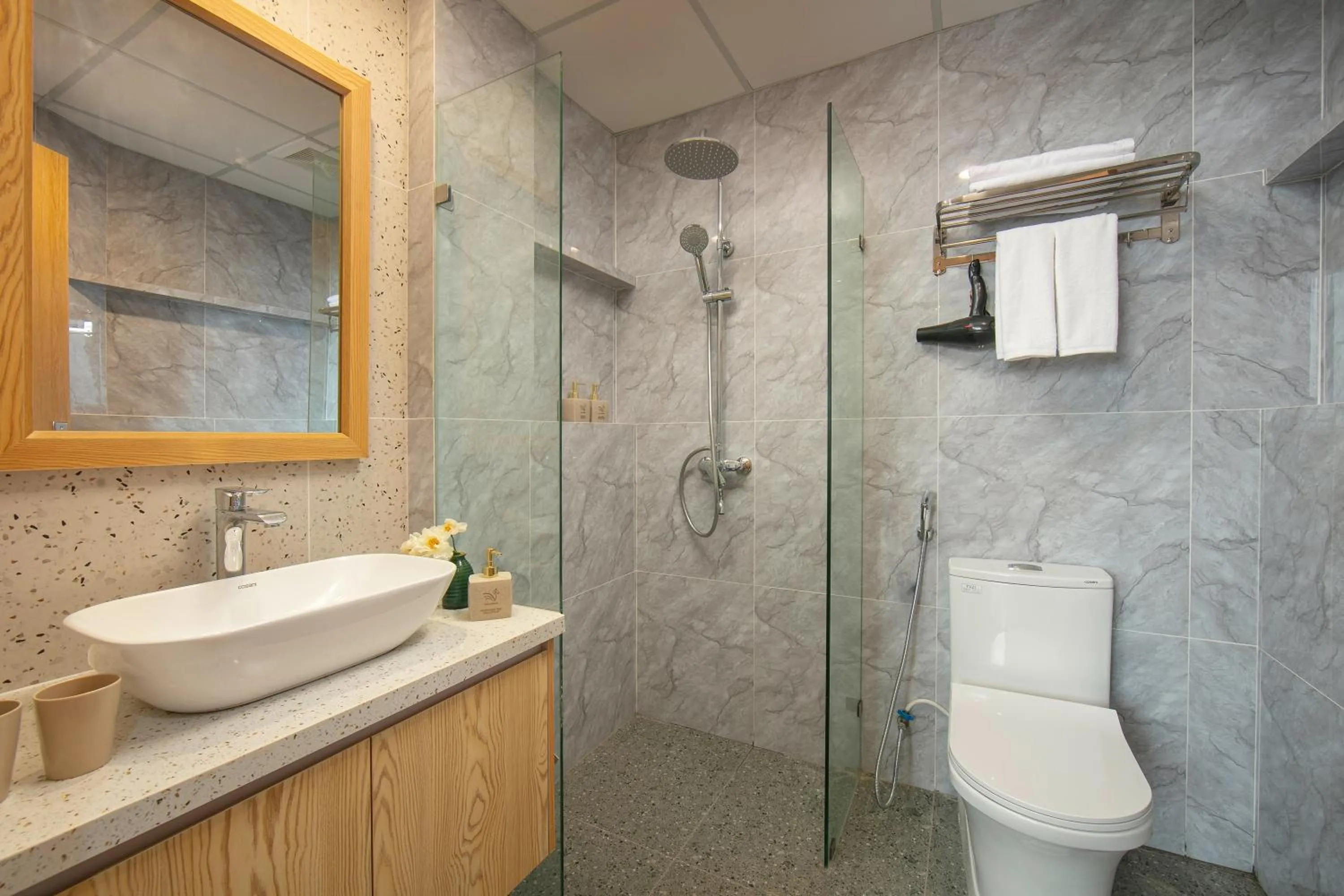 Bathroom in Westlake Pearl Apartment - Hotel & Pearl Spa