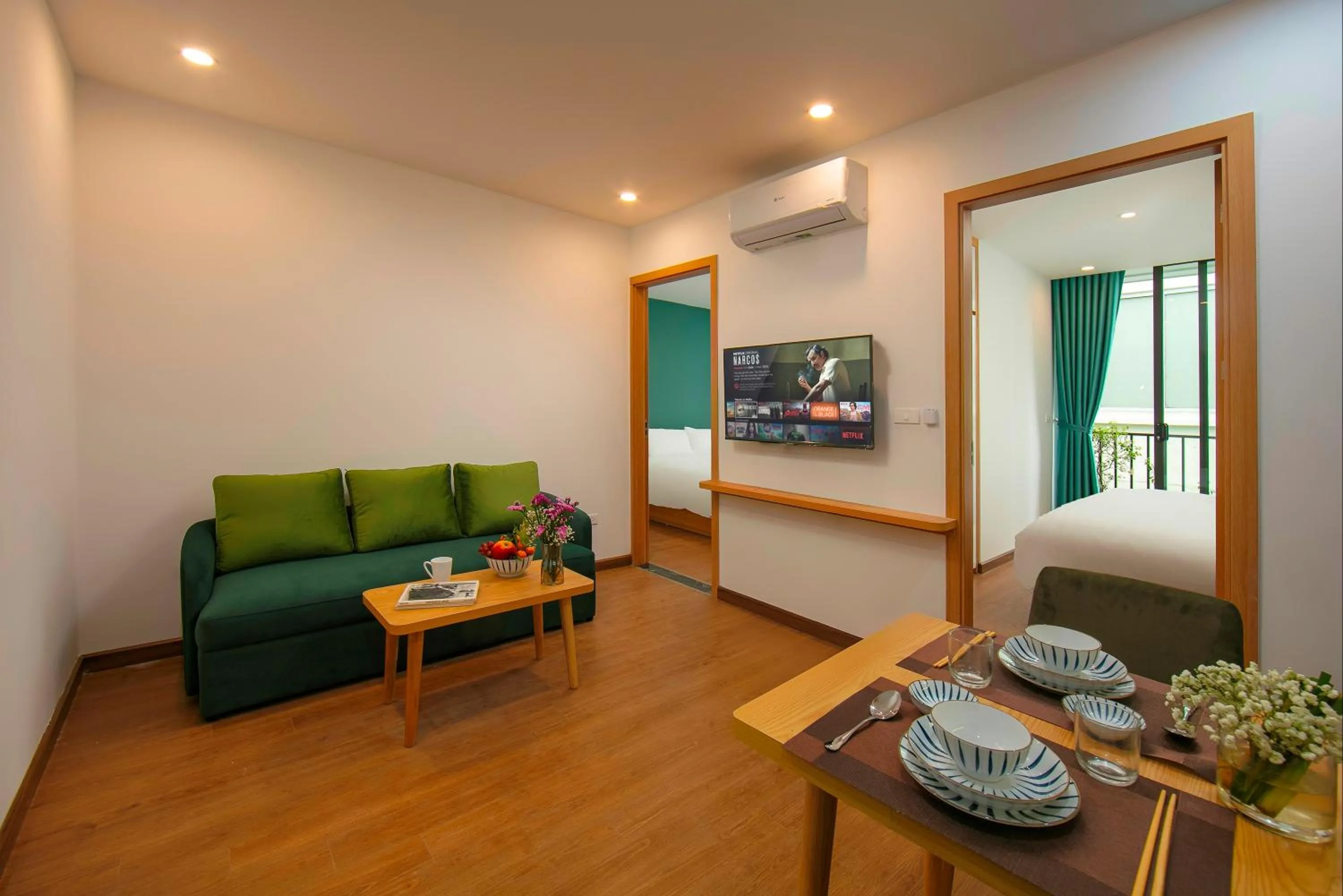 TV and multimedia, Bed in Westlake Pearl Apartment - Hotel & Pearl Spa