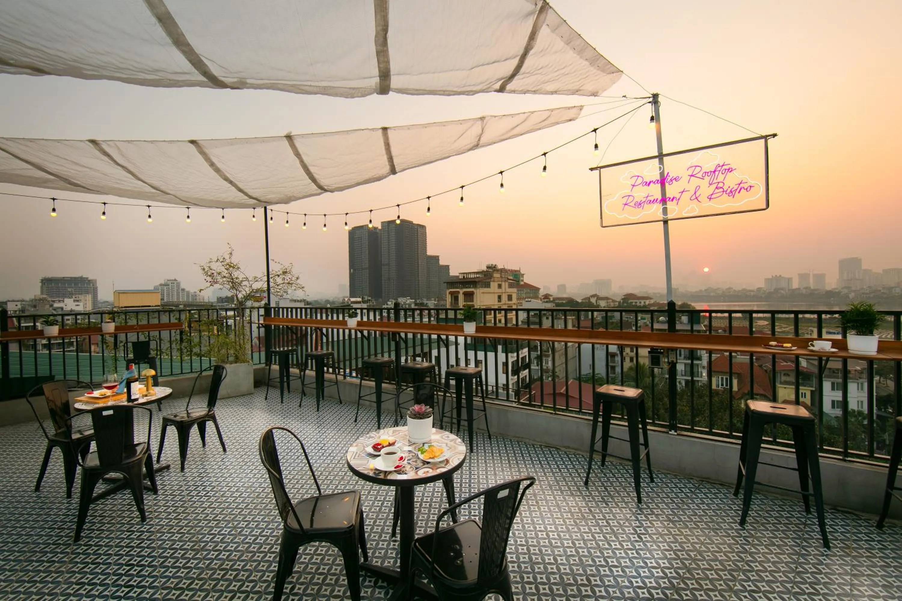 Restaurant/places to eat in Westlake Pearl Apartment - Hotel & Pearl Spa