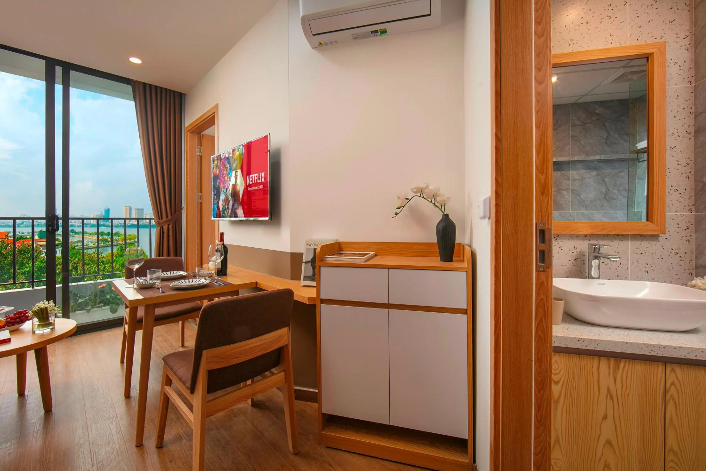 Dining area in Westlake Pearl Apartment - Hotel & Pearl Spa