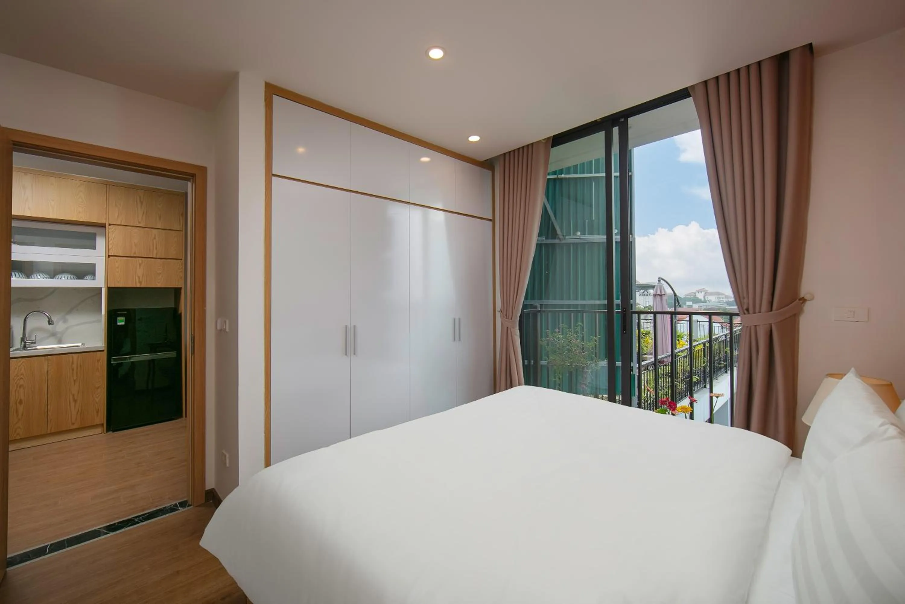 Bedroom, Bed in Westlake Pearl Apartment - Hotel & Pearl Spa