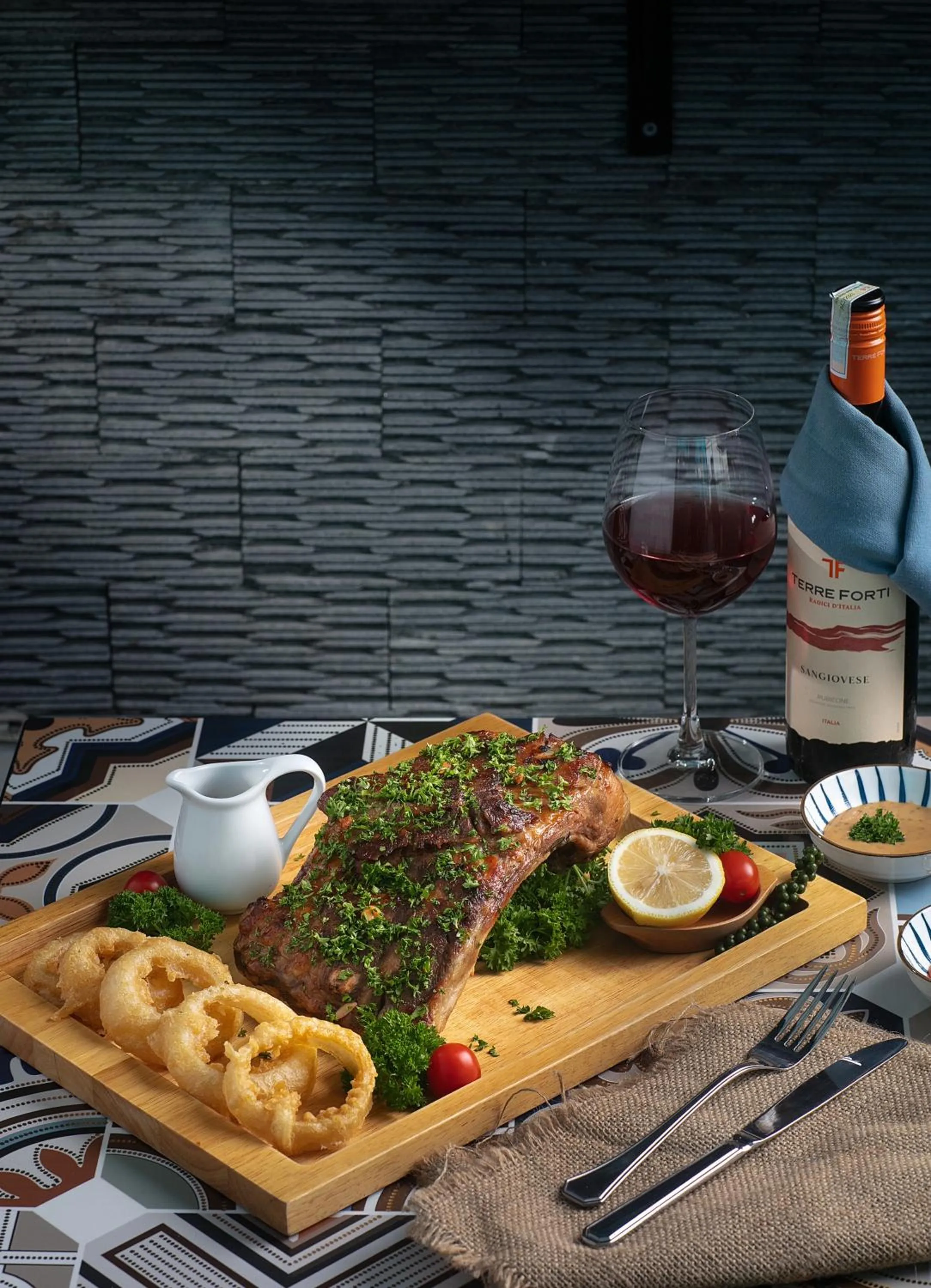 Food and drinks in Westlake Pearl Apartment - Hotel & Pearl Spa