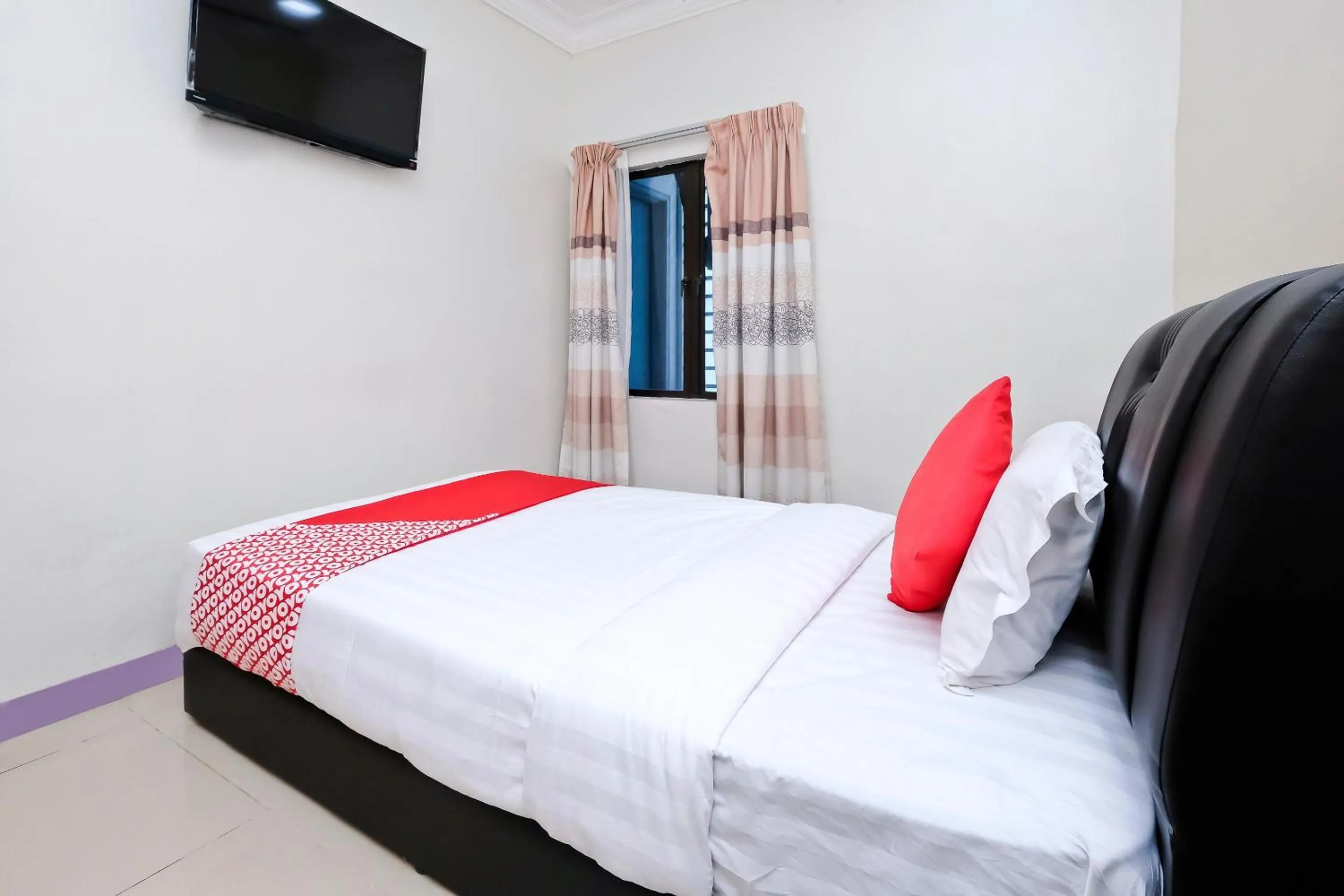 Bedroom, Bed in OYO 714 Arina Hotel