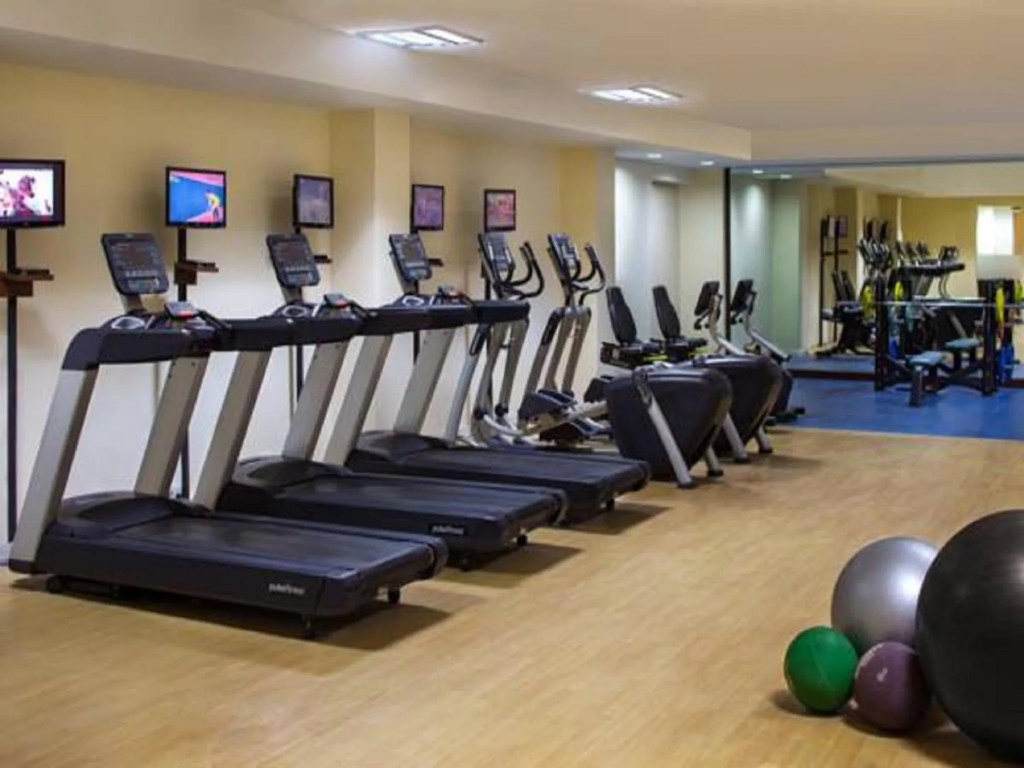 Fitness centre/facilities in DLF Club 5