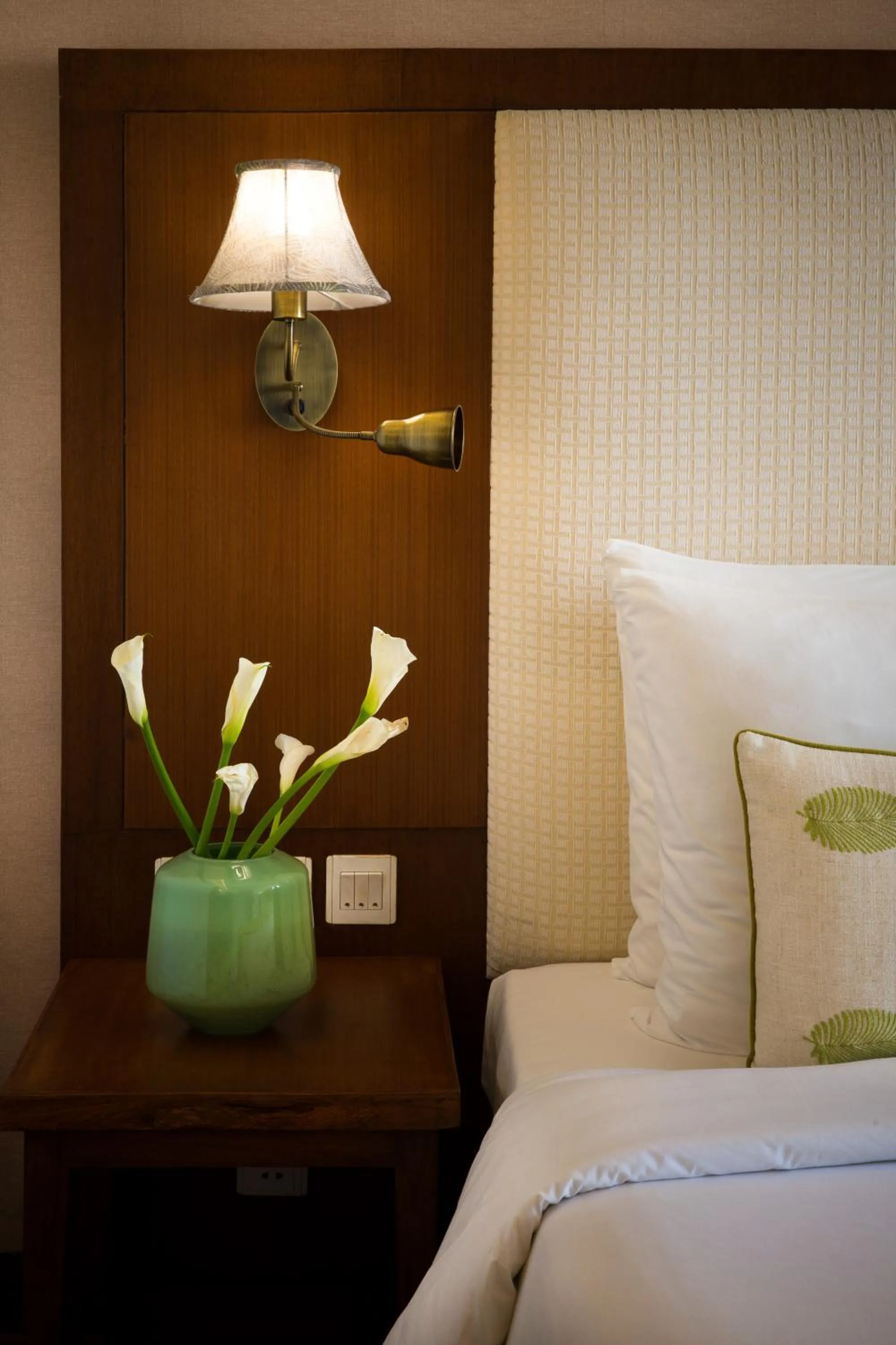 Bedroom, Bed in DLF Club 5