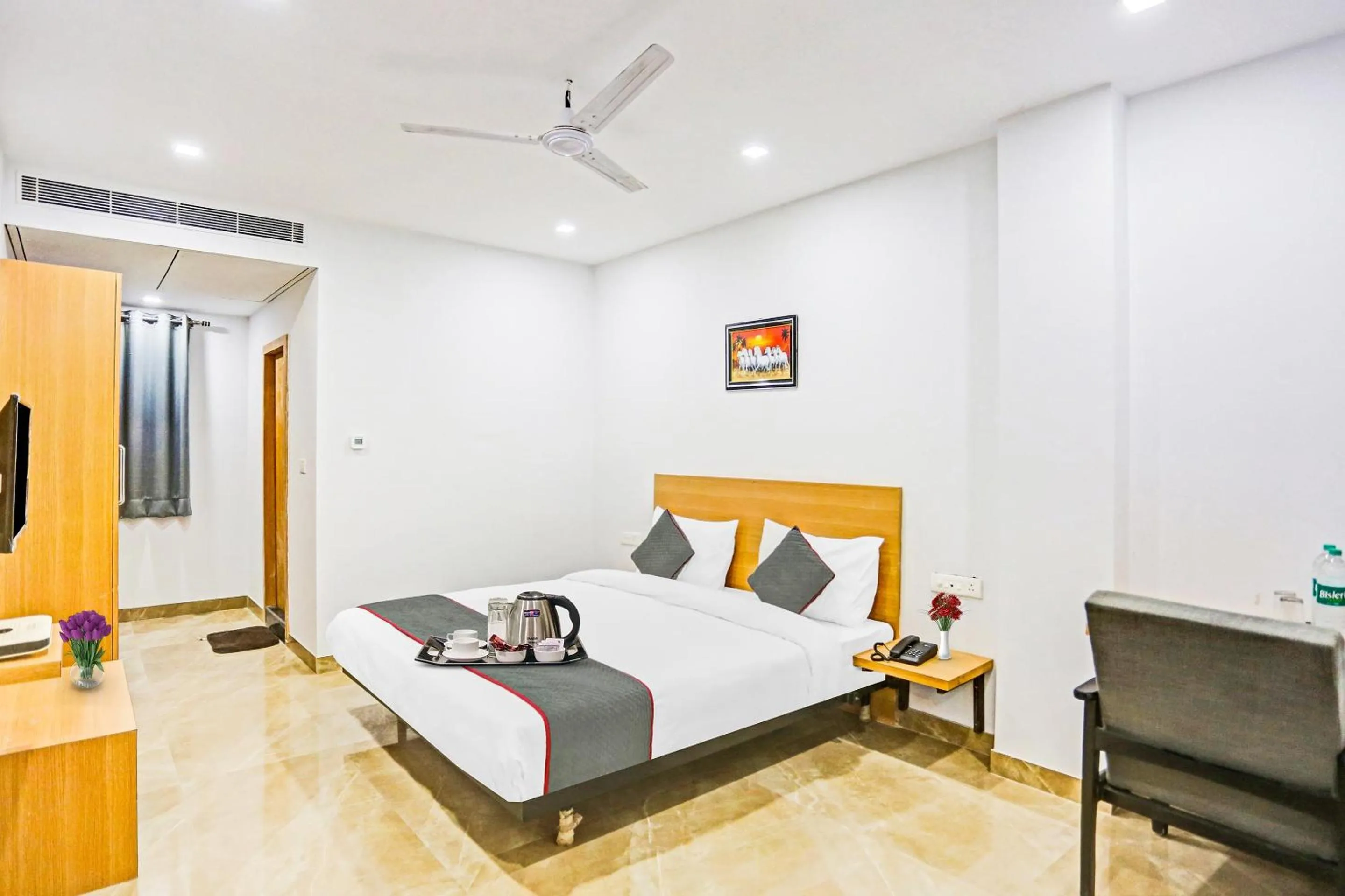 Bedroom, Bed in Townhouse Super Two Premium