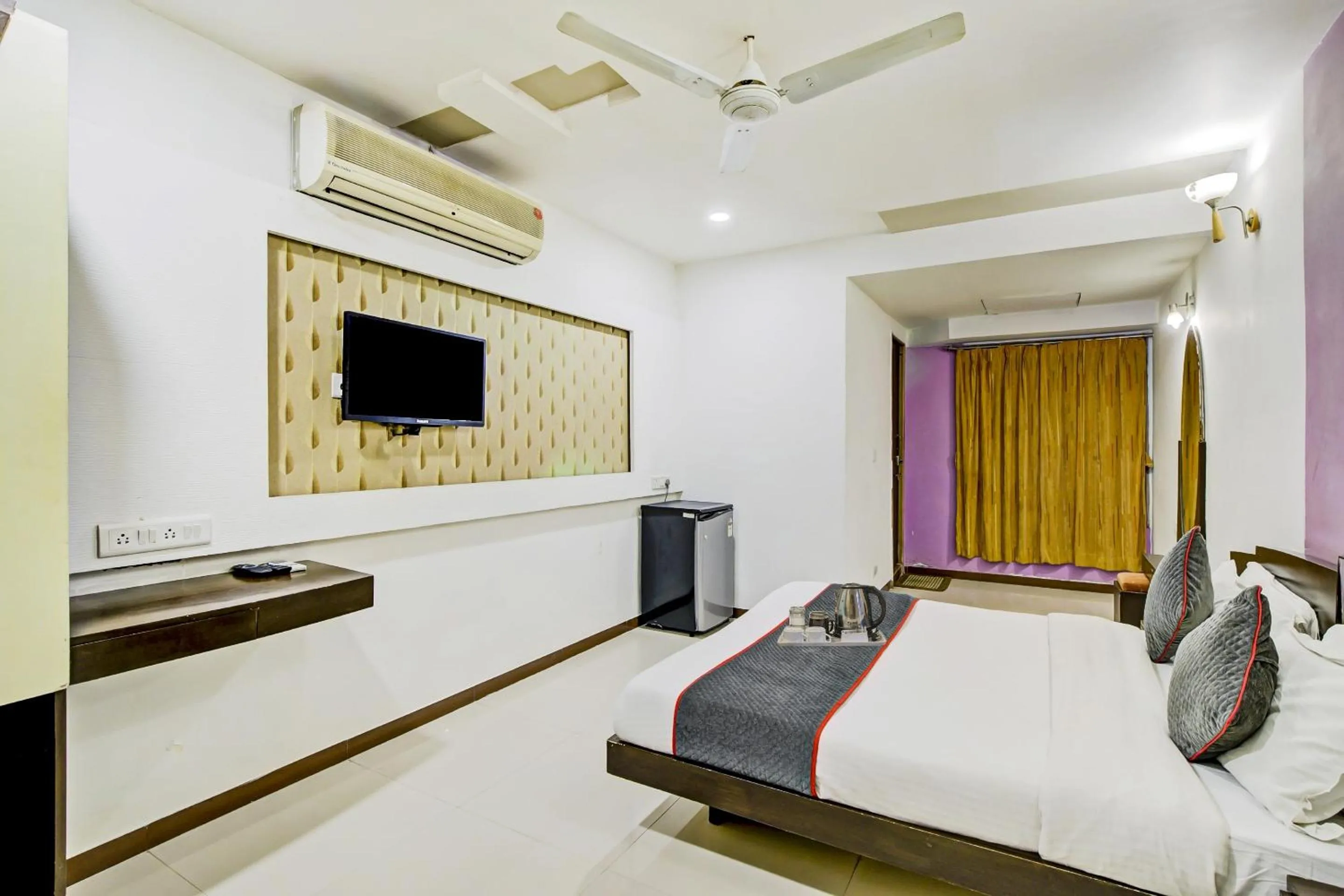 Bedroom, Bed in Super Collection O Riddhi Siddhi