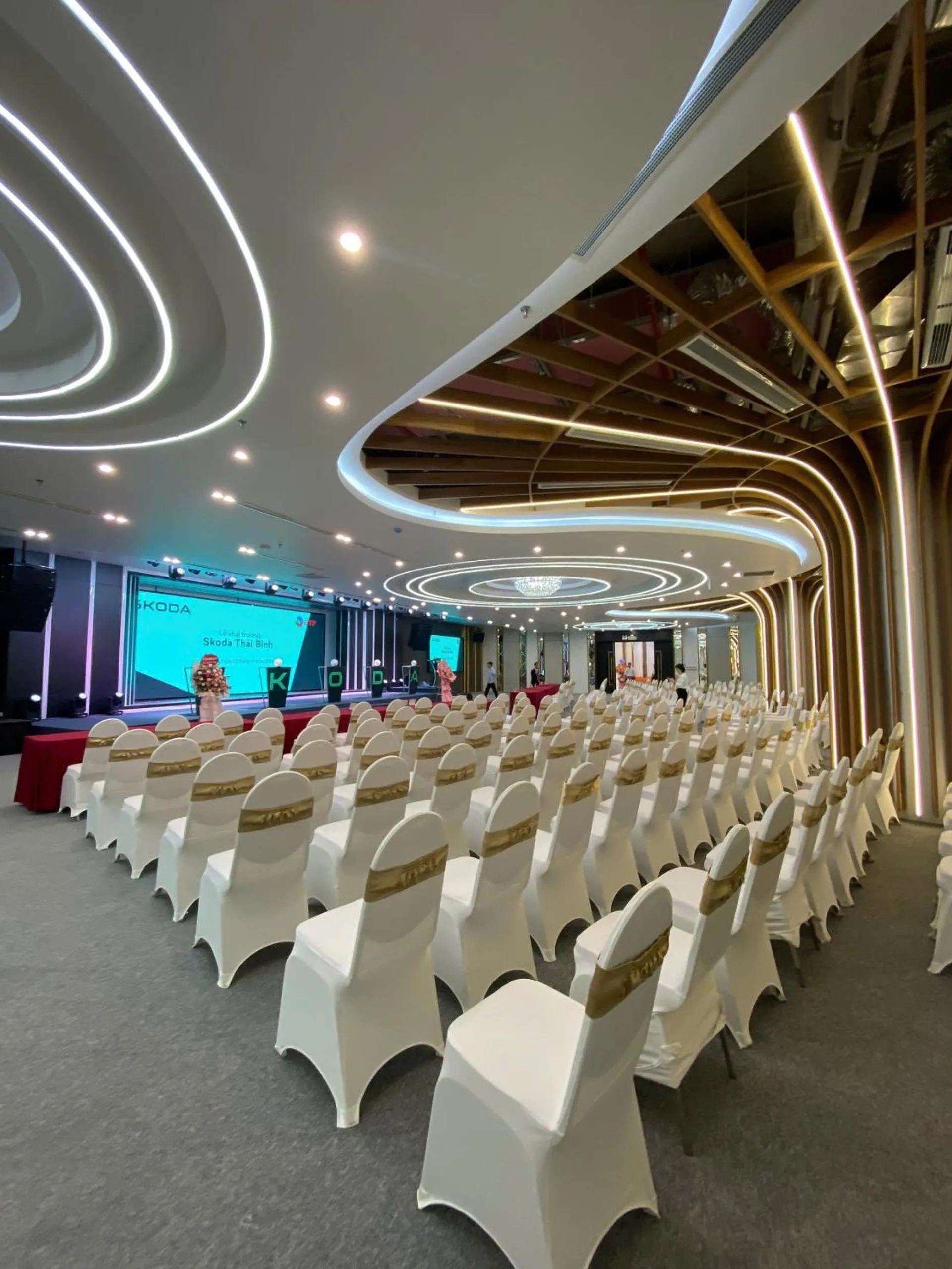 Restaurant/places to eat in Infinity Hotel