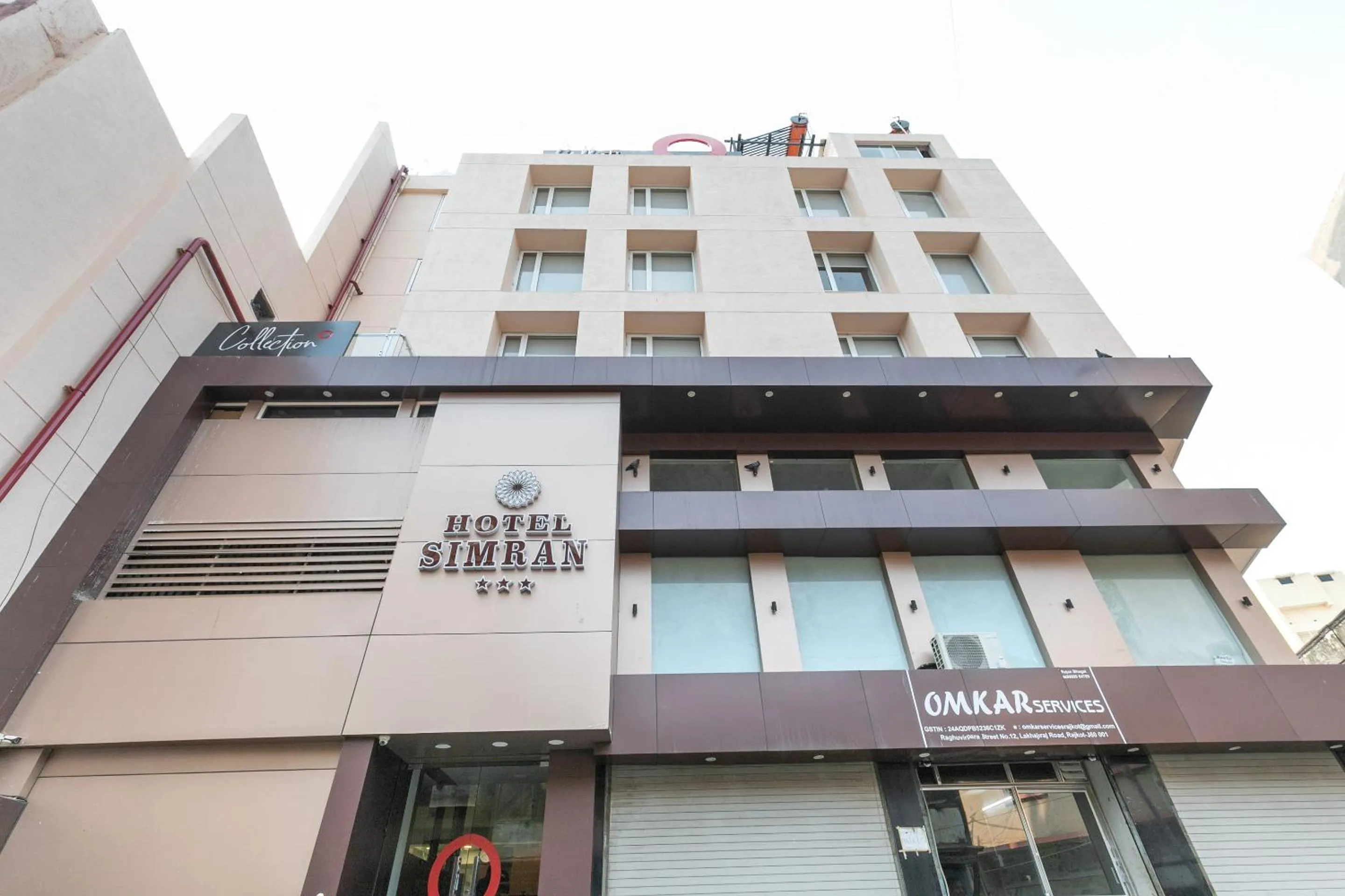 Facade/entrance in Super Collection O Simran Raghuveer Para