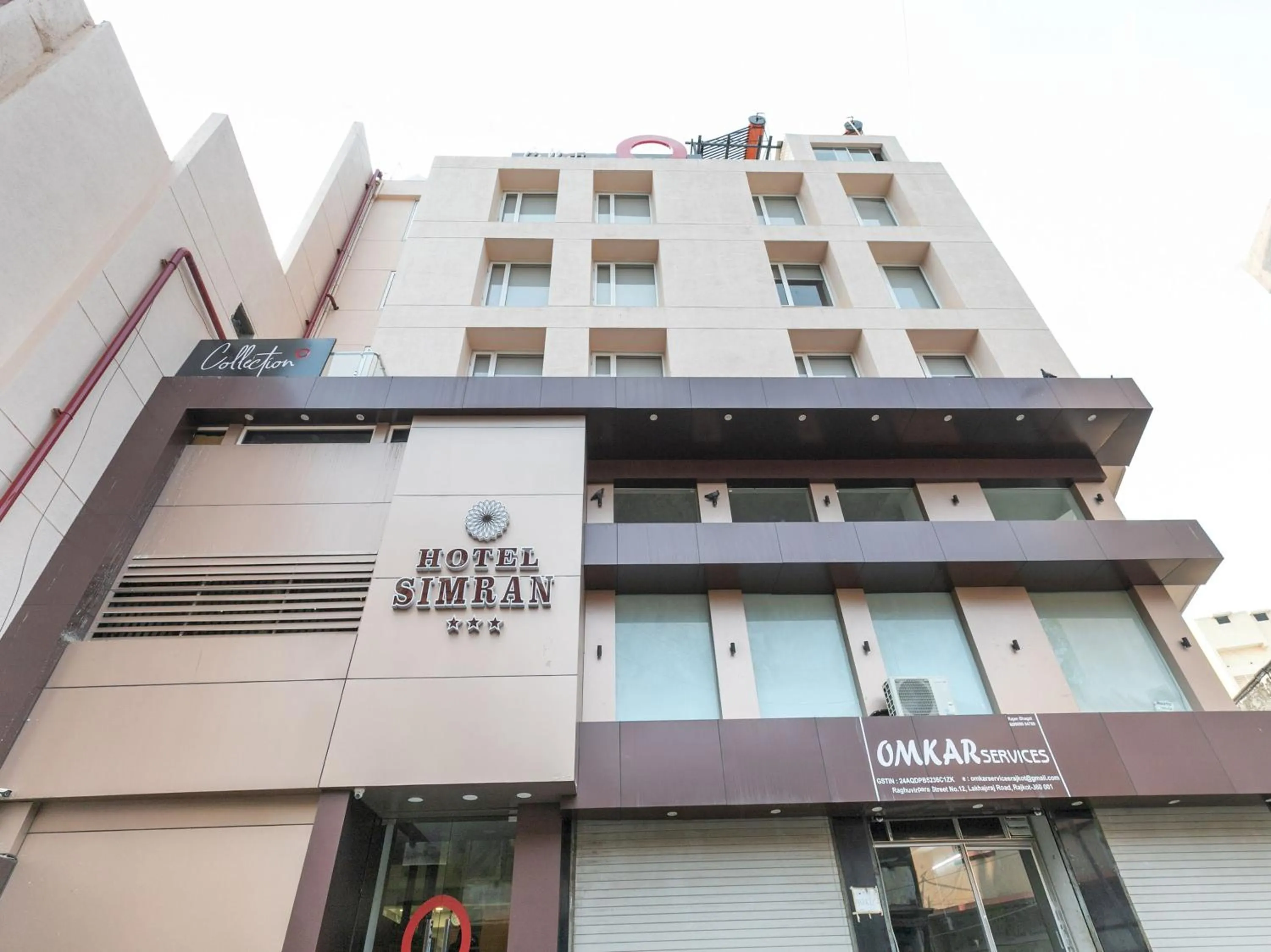 Facade/entrance in Super Collection O Simran Raghuveer Para