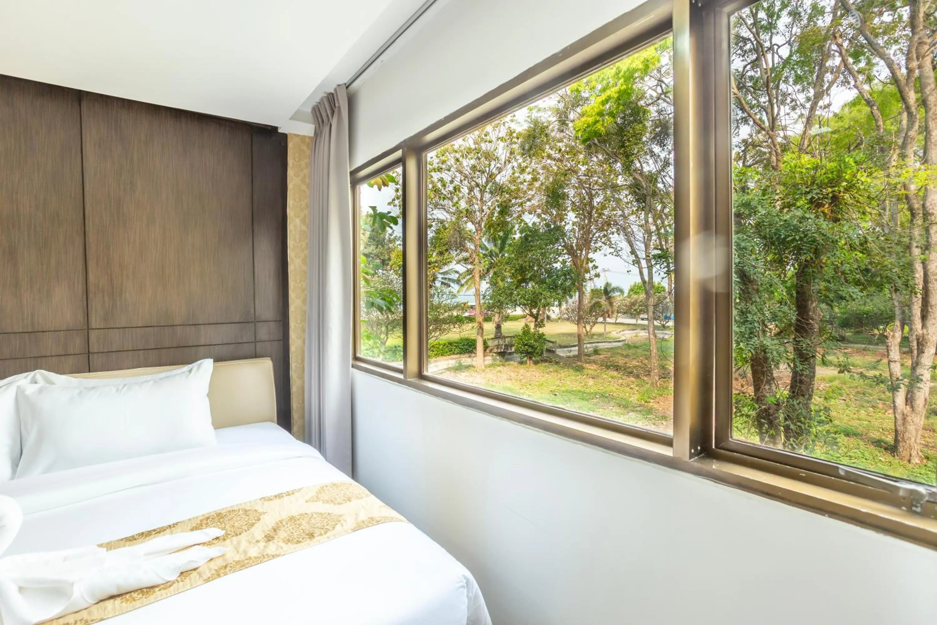 Garden, Bed in Jomtien Sands Residence