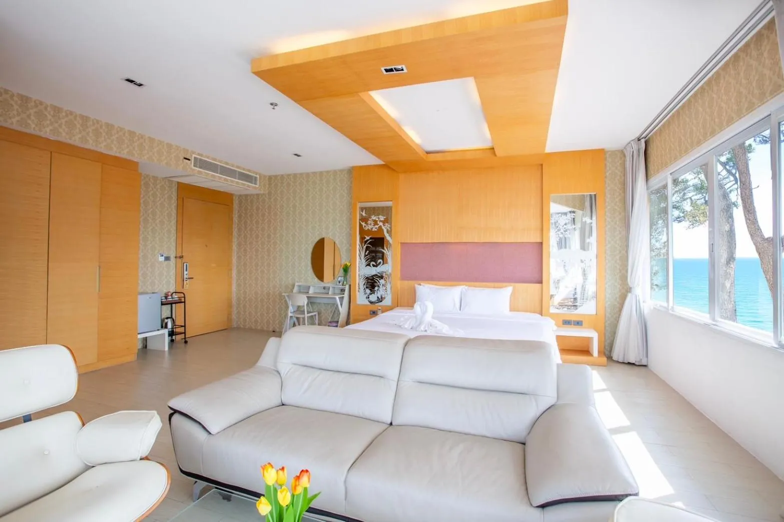 Living room, Bed in Jomtien Sands Residence