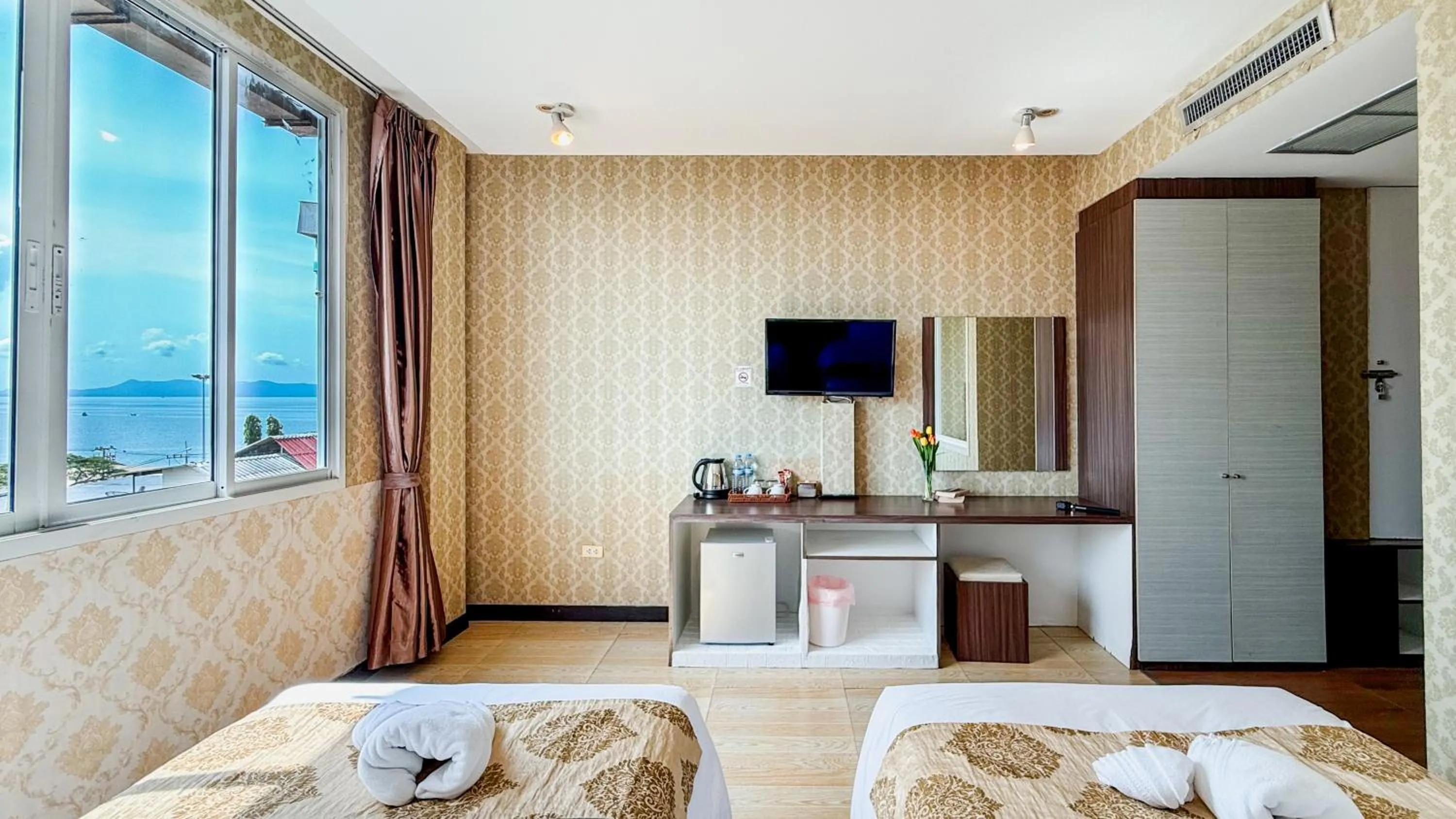 Living room, Bed in Jomtien Sands Residence