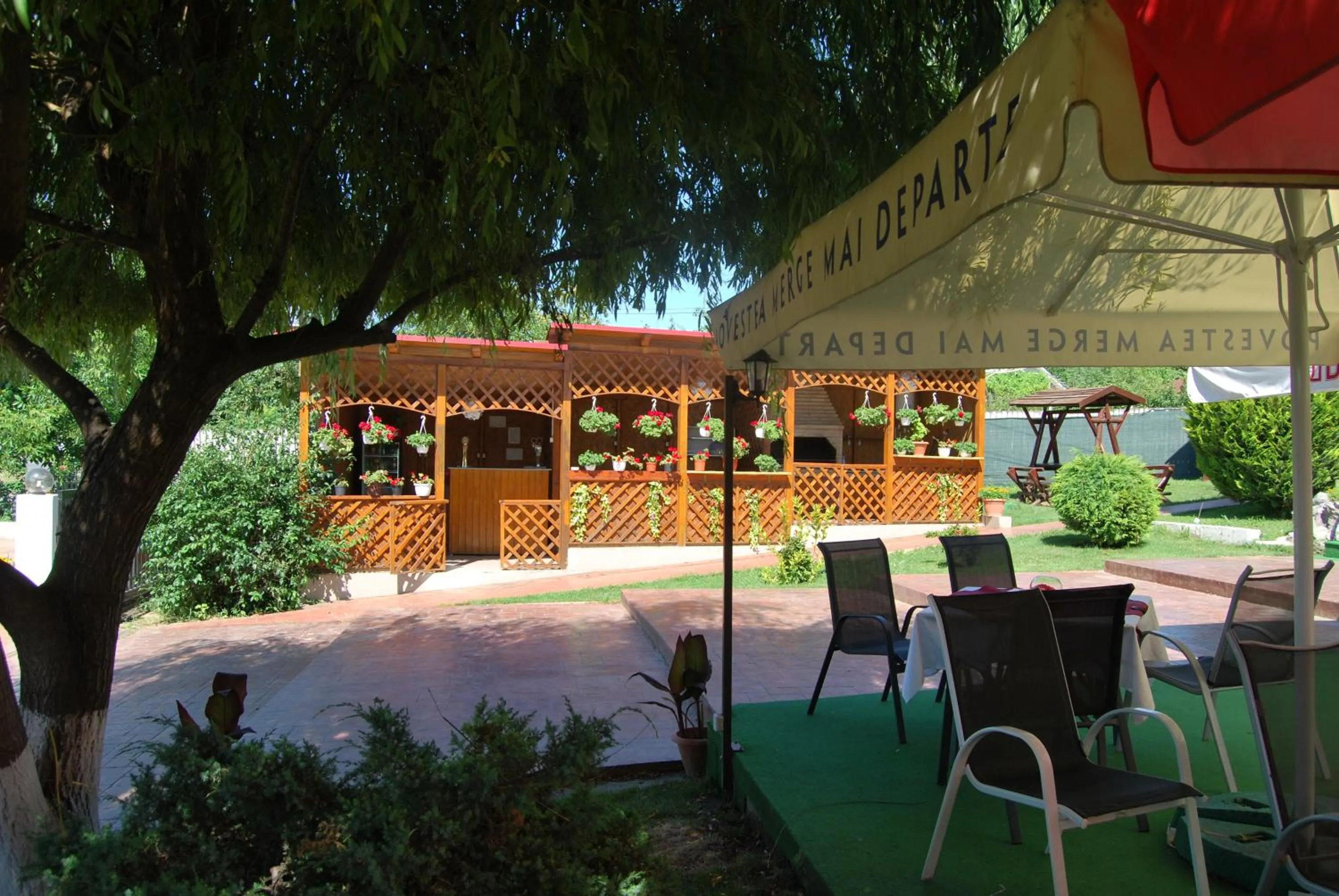 Restaurant/places to eat in Motel Didona B