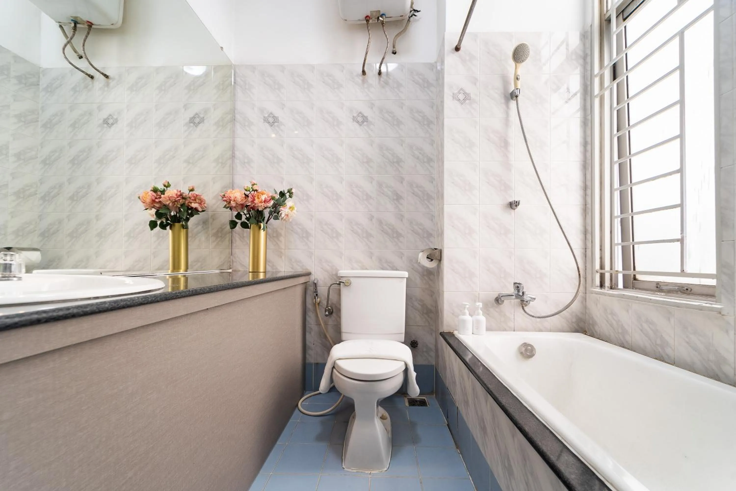 Shower in Convinia Home - Truong Quyen