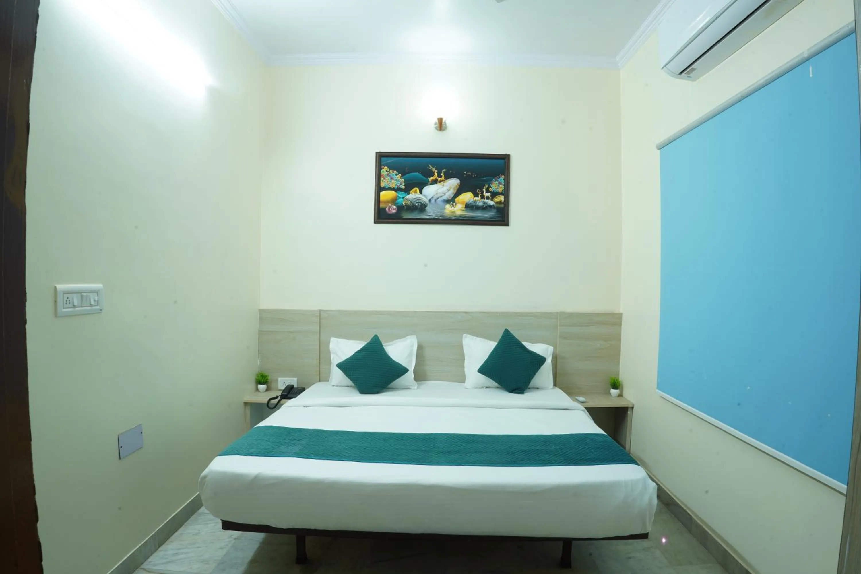 Bedroom, Bed in Hotel Silver Stay