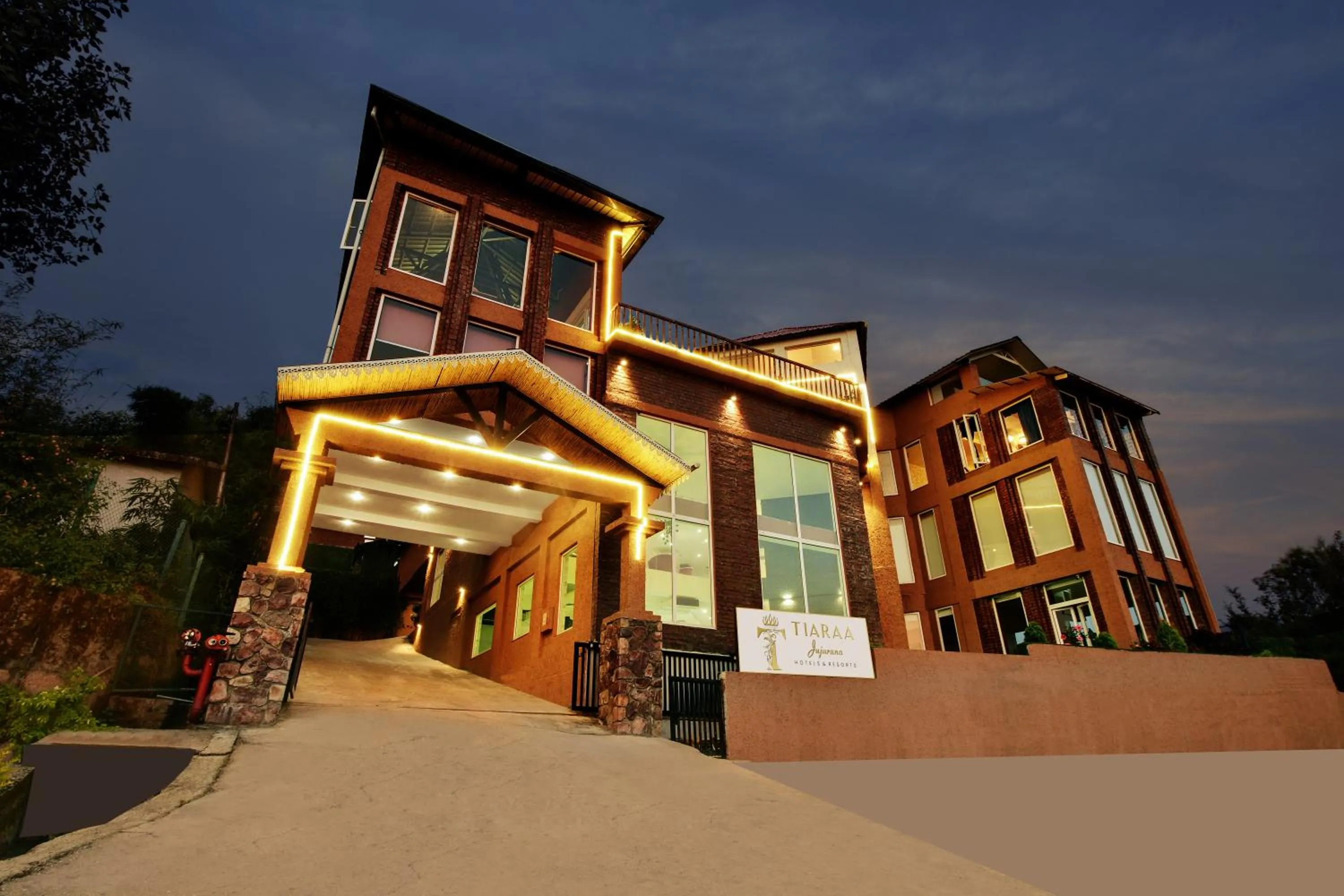 Tiaraa Jujurana Resort & Spa