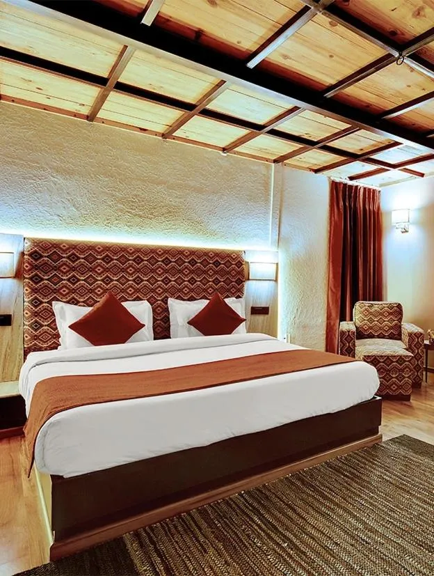 Bed in Tiaraa Jujurana Resort & Spa