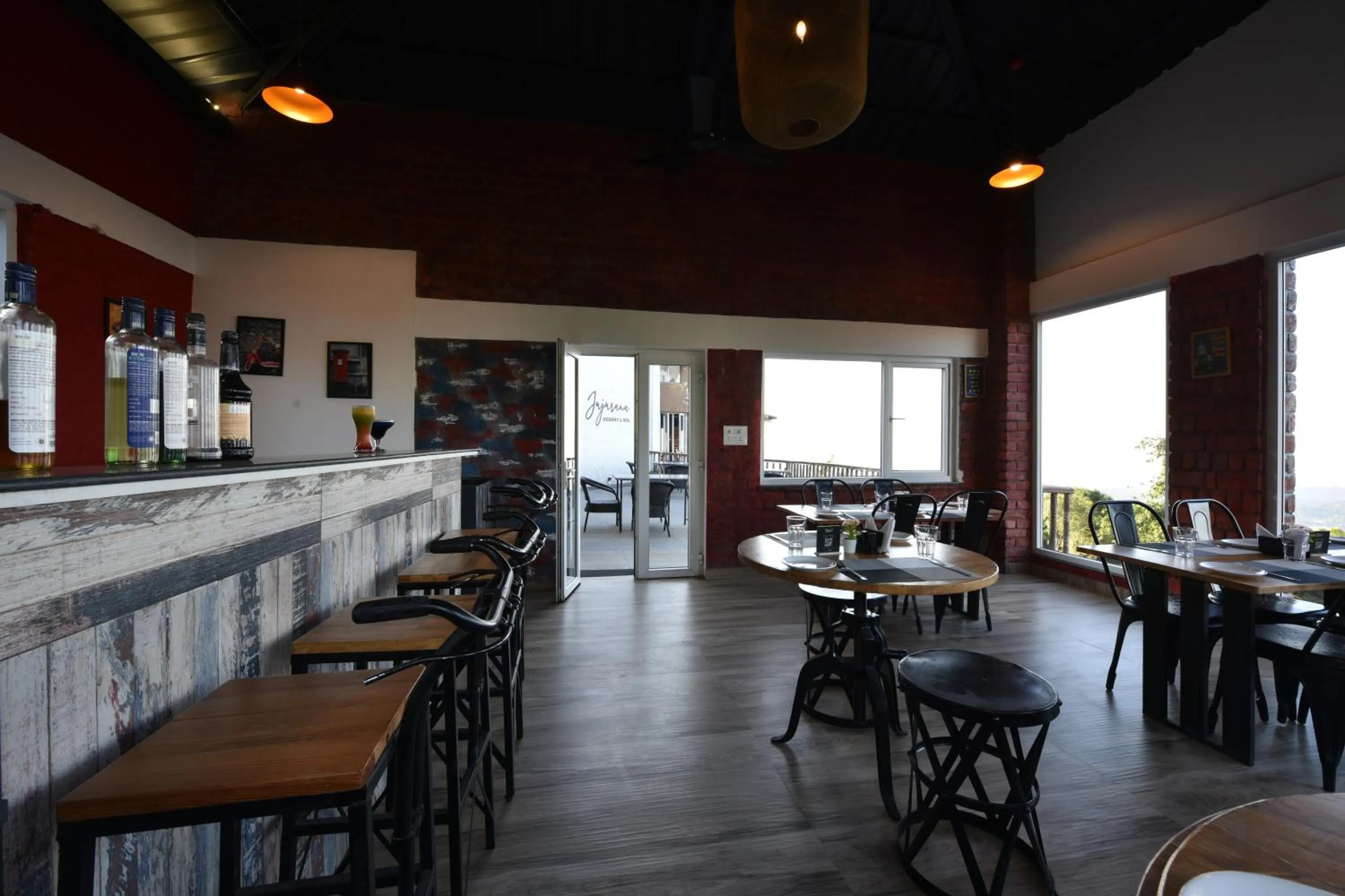 Lounge or bar in Tiaraa Jujurana Resort & Spa