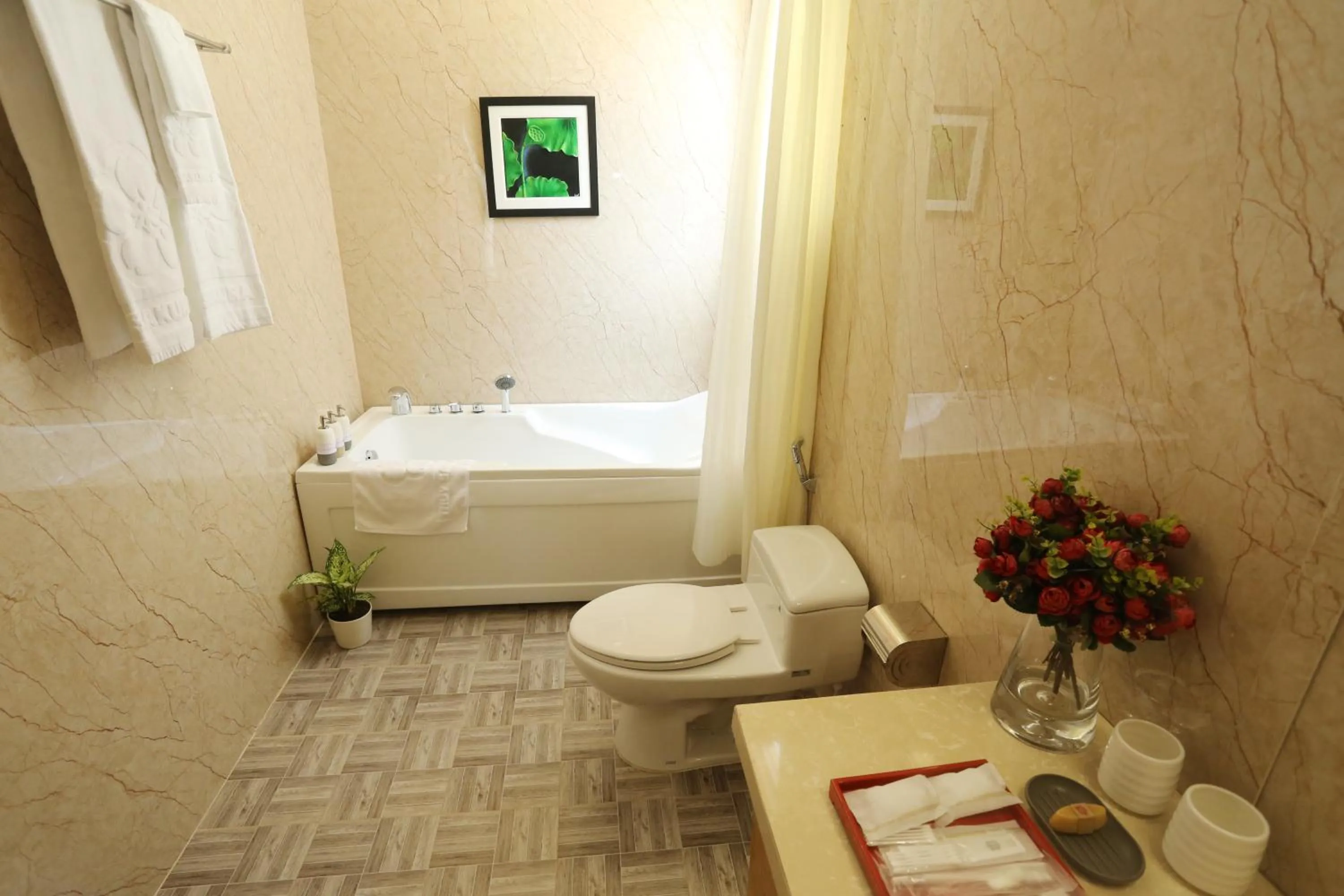 Thuy Sakura Hotel & Serviced Apartment