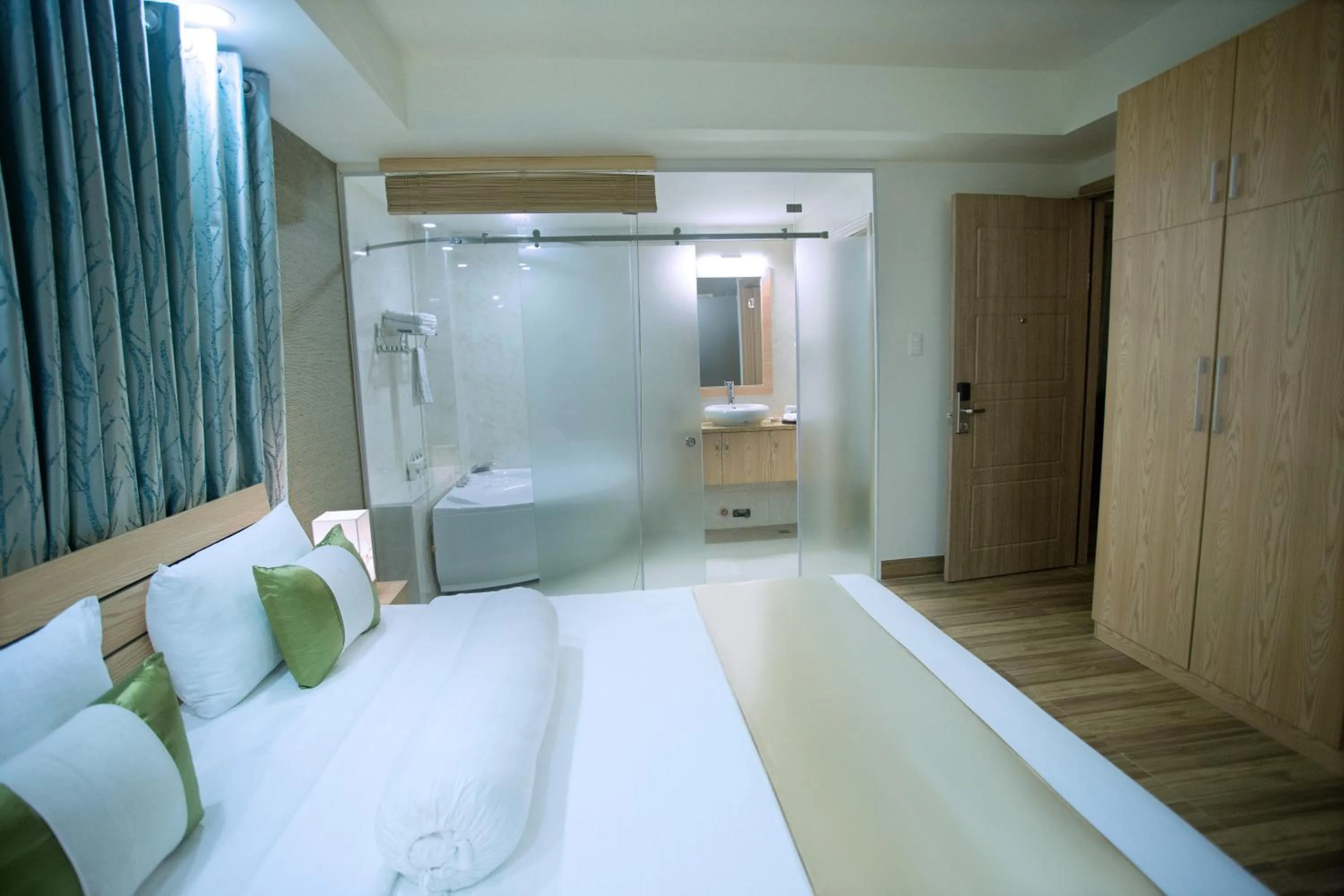 Bed in Thuy Sakura Hotel & Serviced Apartment