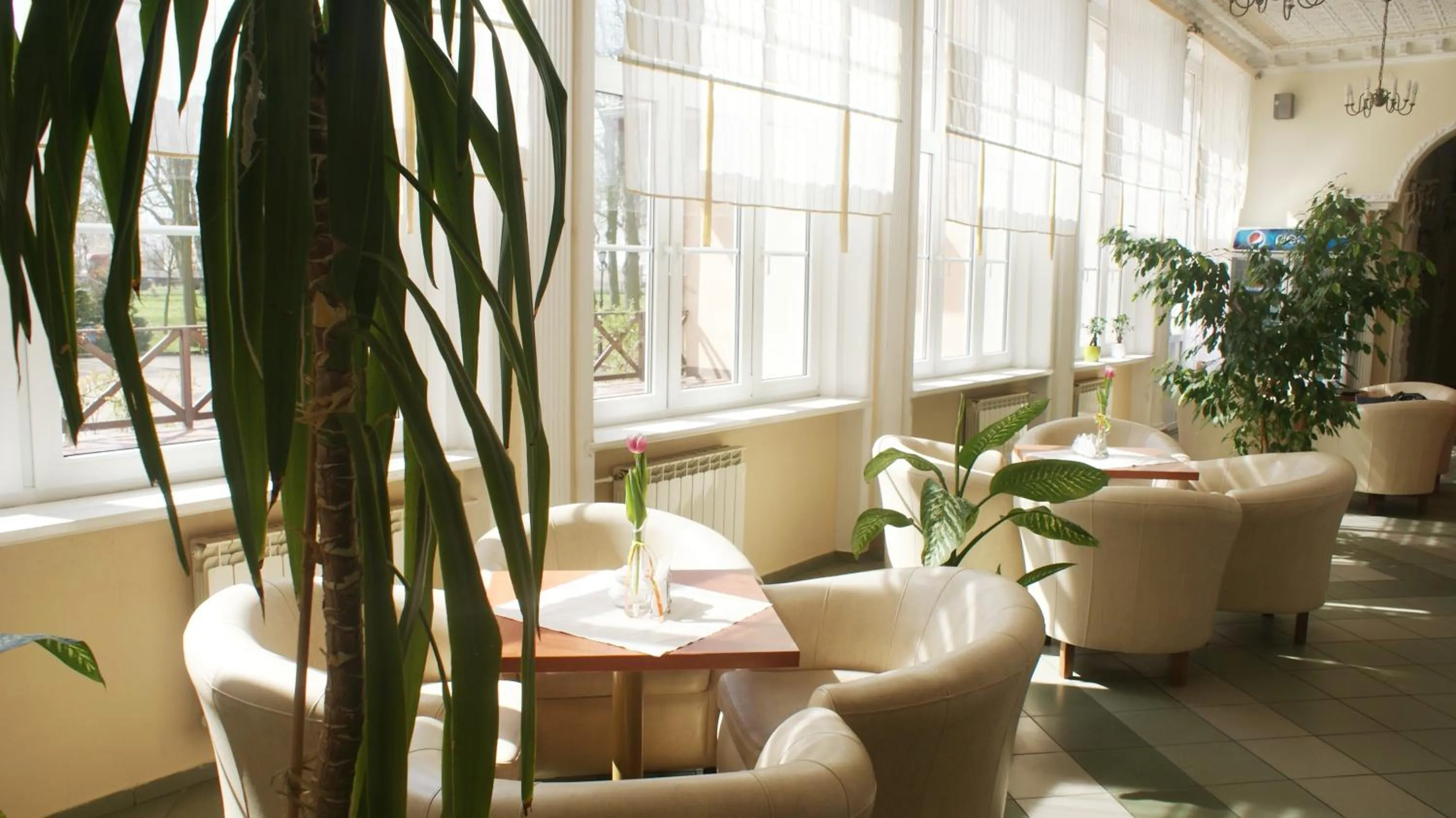 Restaurant/places to eat in Dworek Brodowo Restauracja Hotel Przyjęcia