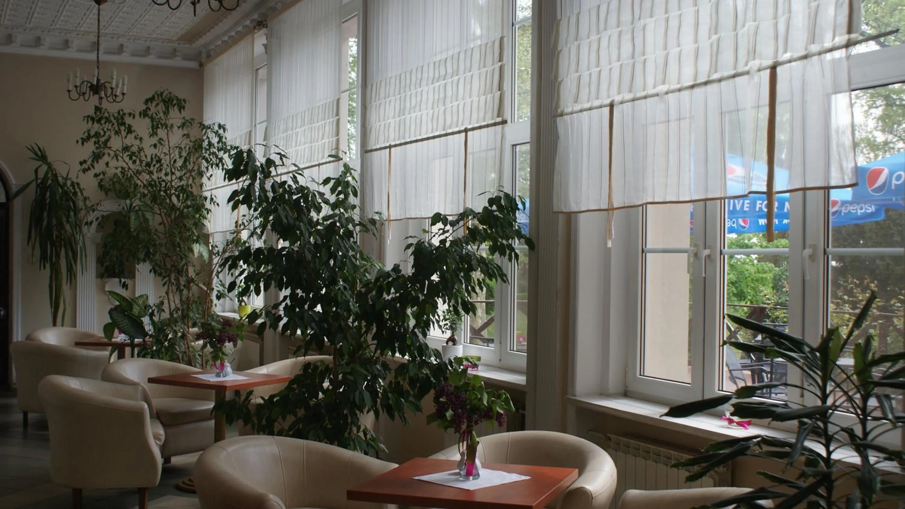 Restaurant/places to eat in Dworek Brodowo Restauracja Hotel Przyjęcia