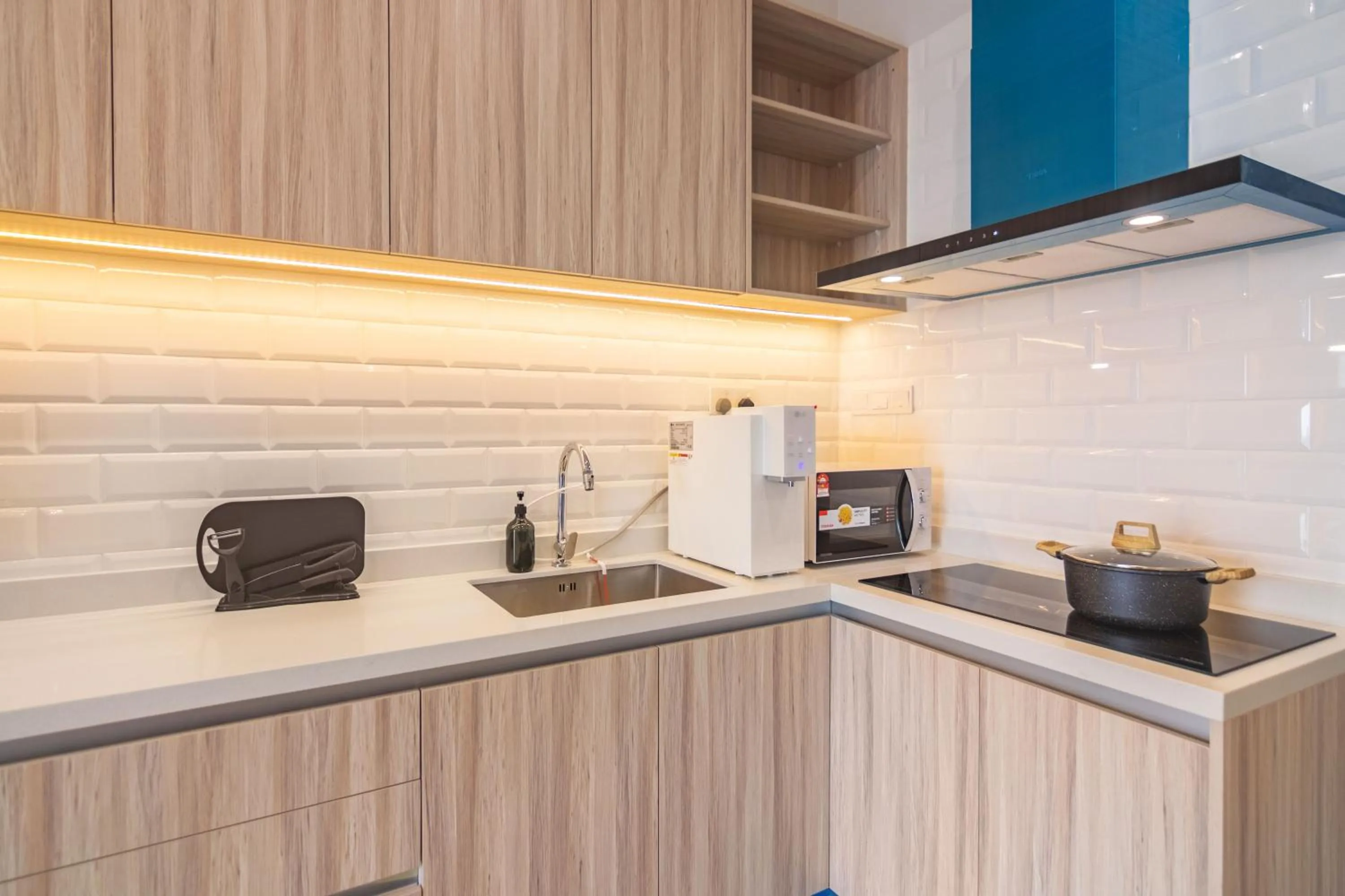 Kitchen or kitchenette in Iconic Regency by Stellar ALV