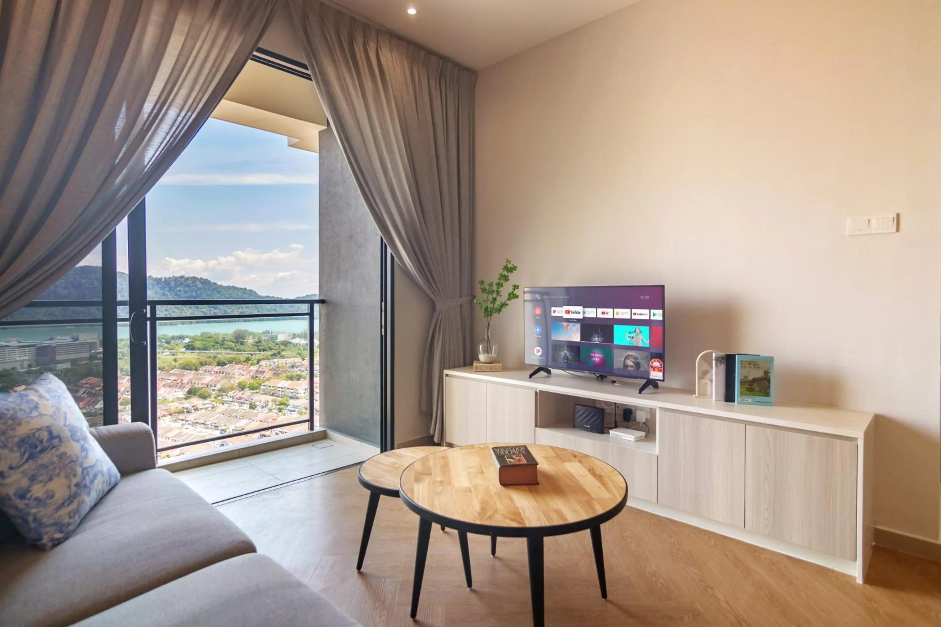 TV and multimedia in Iconic Regency by Stellar ALV