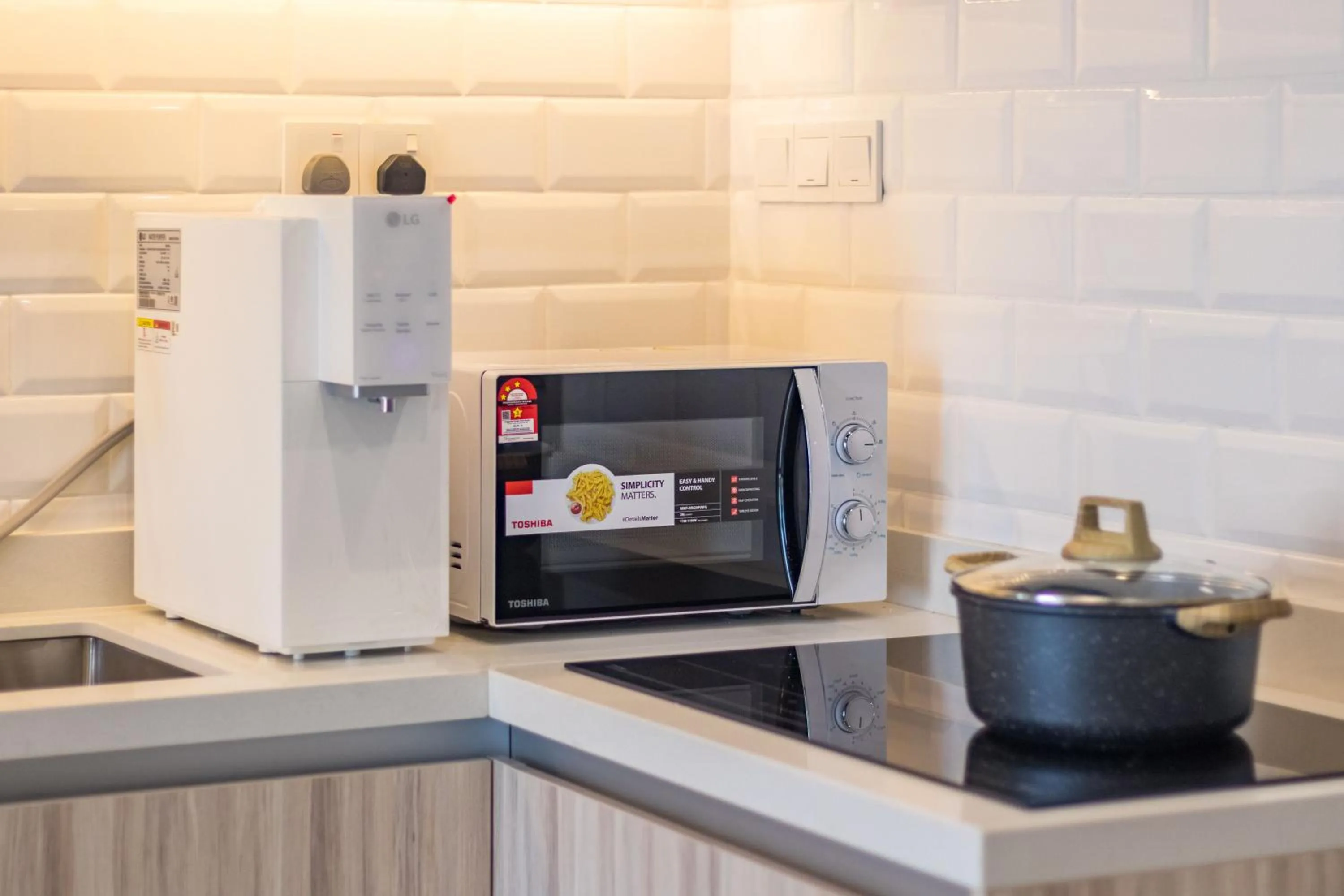 Kitchen or kitchenette in Iconic Regency by Stellar ALV