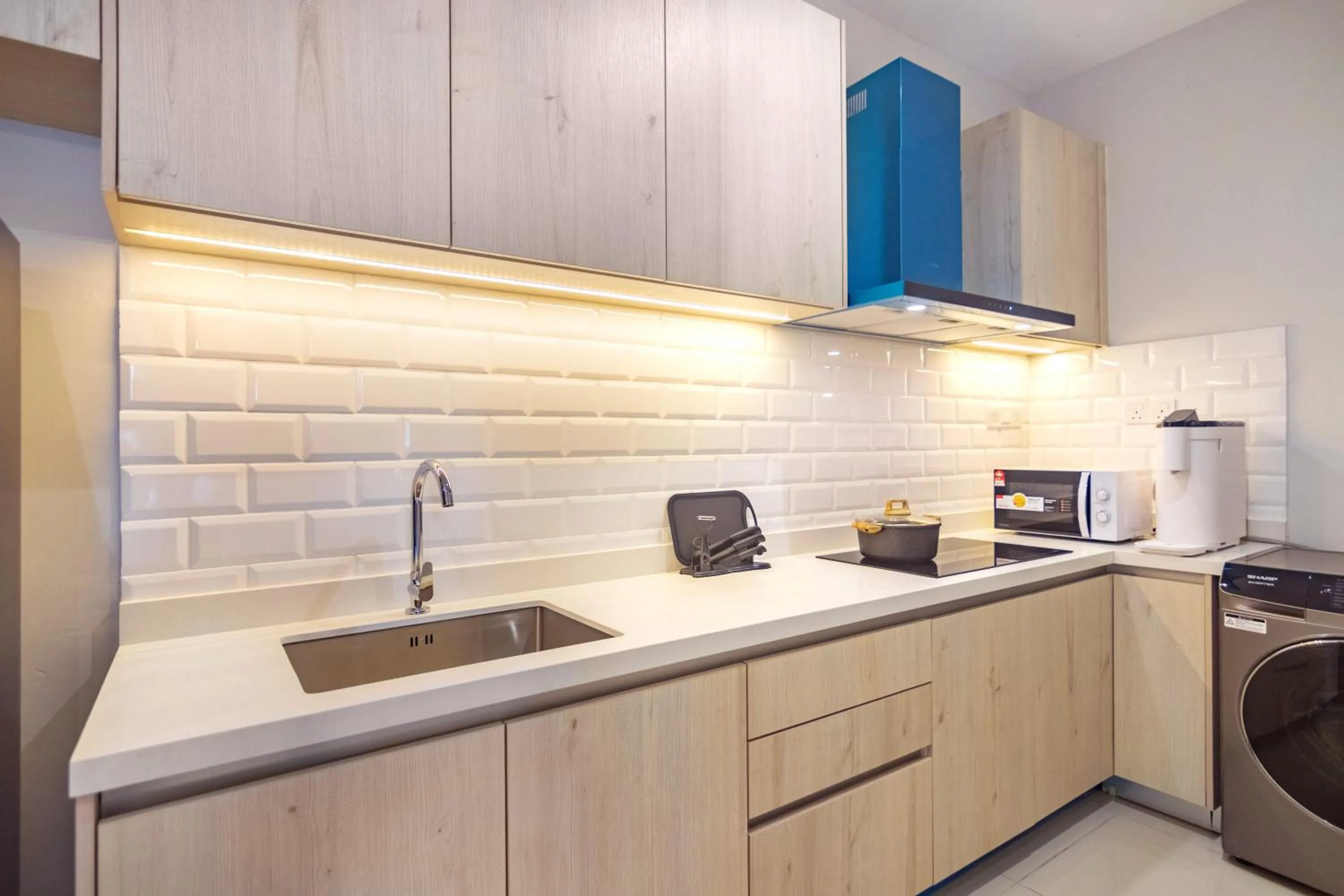 Kitchen or kitchenette in Iconic Regency by Stellar ALV