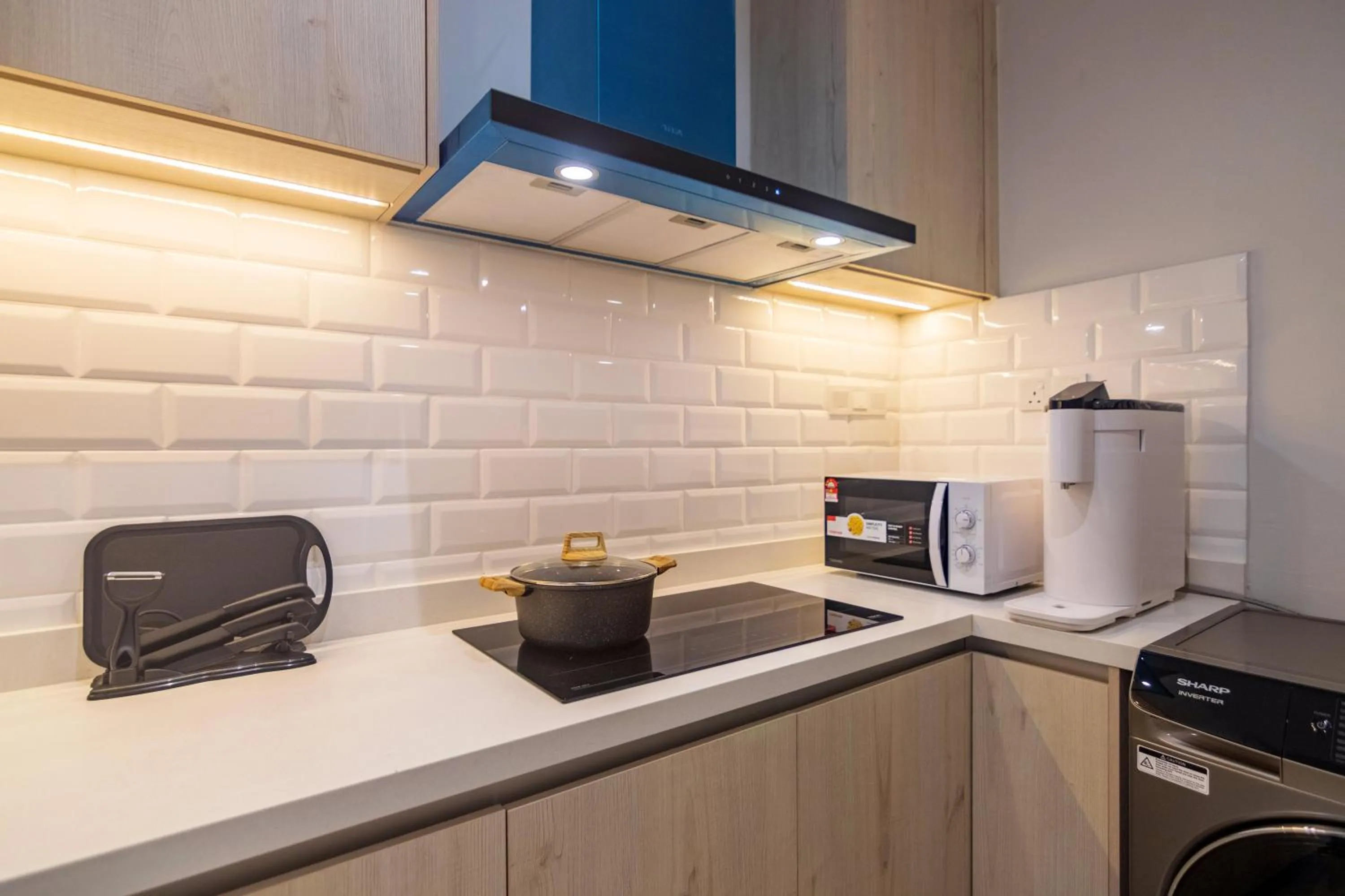 Kitchen or kitchenette in Iconic Regency by Stellar ALV