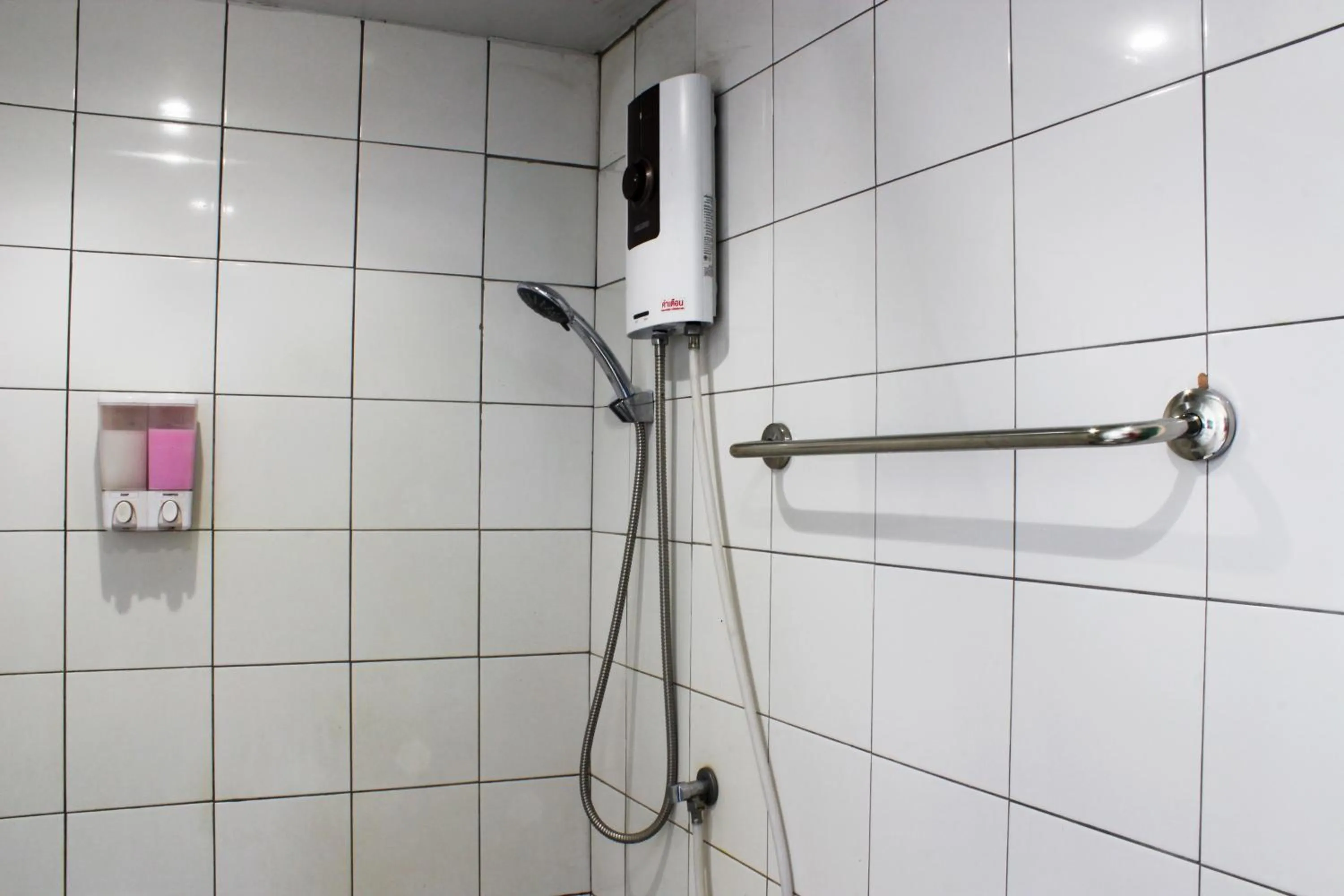 Shower in 3 Laan House