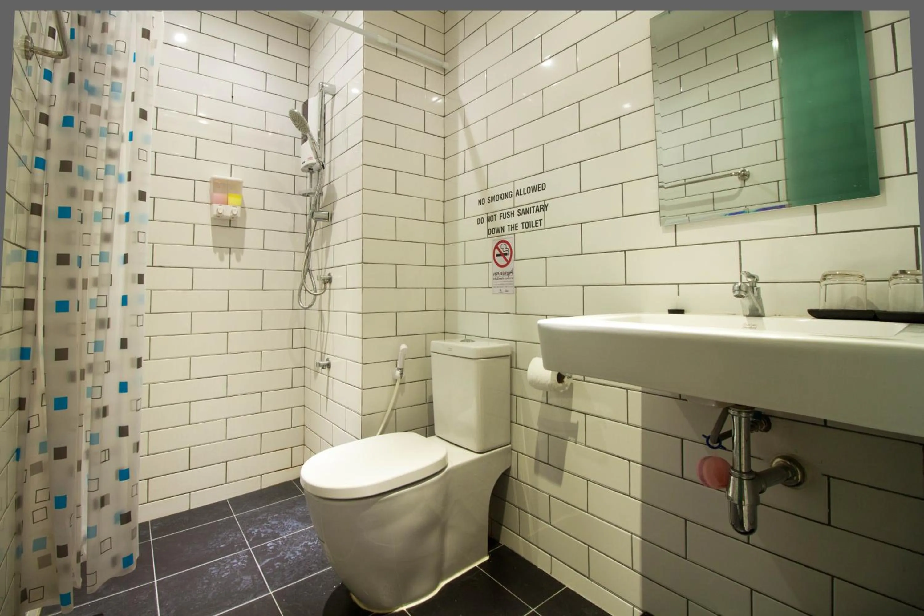 Shower in 3 Laan House